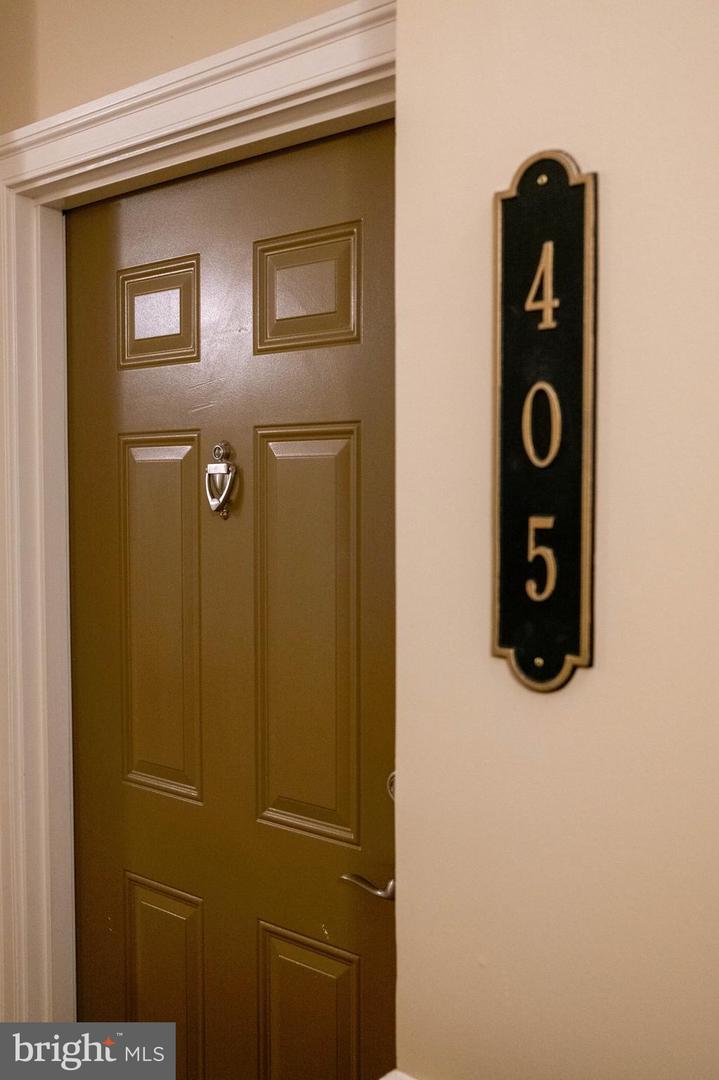 9202 CHARLESTON DR #405, MANASSAS, Virginia 20110, 2 Bedrooms Bedrooms, ,2 BathroomsBathrooms,Residential,For sale,9202 CHARLESTON DR #405,VAMN2009108 MLS # VAMN2009108