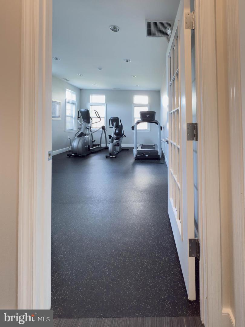 9202 CHARLESTON DR #405, MANASSAS, Virginia 20110, 2 Bedrooms Bedrooms, ,2 BathroomsBathrooms,Residential,For sale,9202 CHARLESTON DR #405,VAMN2009108 MLS # VAMN2009108