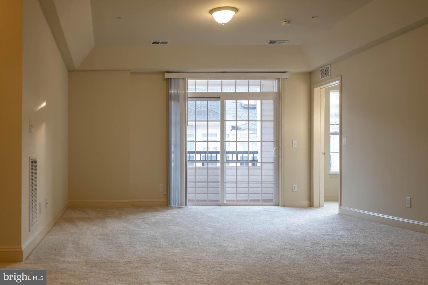 9202 CHARLESTON DR #405, MANASSAS, Virginia 20110, 2 Bedrooms Bedrooms, ,2 BathroomsBathrooms,Residential,For sale,9202 CHARLESTON DR #405,VAMN2009108 MLS # VAMN2009108