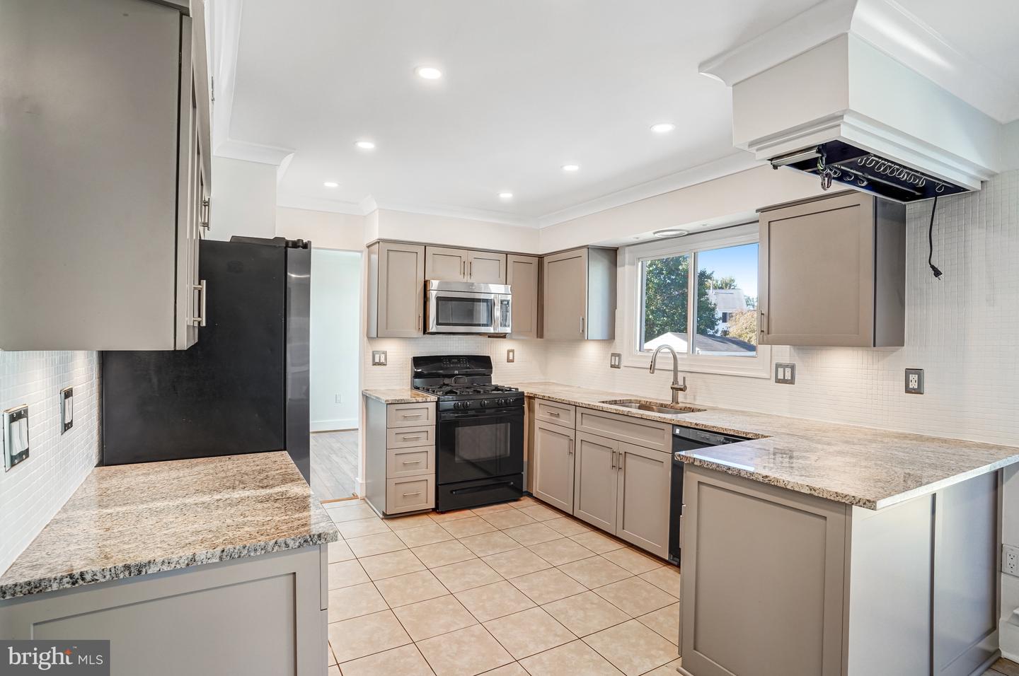 8006 ROCKY RUN RD, GAINESVILLE, Virginia 20155, 4 Bedrooms Bedrooms, ,3 BathroomsBathrooms,Residential,For sale,8006 ROCKY RUN RD,VAPW2103288 MLS # VAPW2103288 8006 ROCKY RUN RD, GAINESVILLE, Virginia 20155, 4 Bedrooms Bedrooms, ,3 BathroomsBathrooms,Residential,For sale,8006 ROCKY RUN RD,VAPW2103288 MLS # VAPW2103288