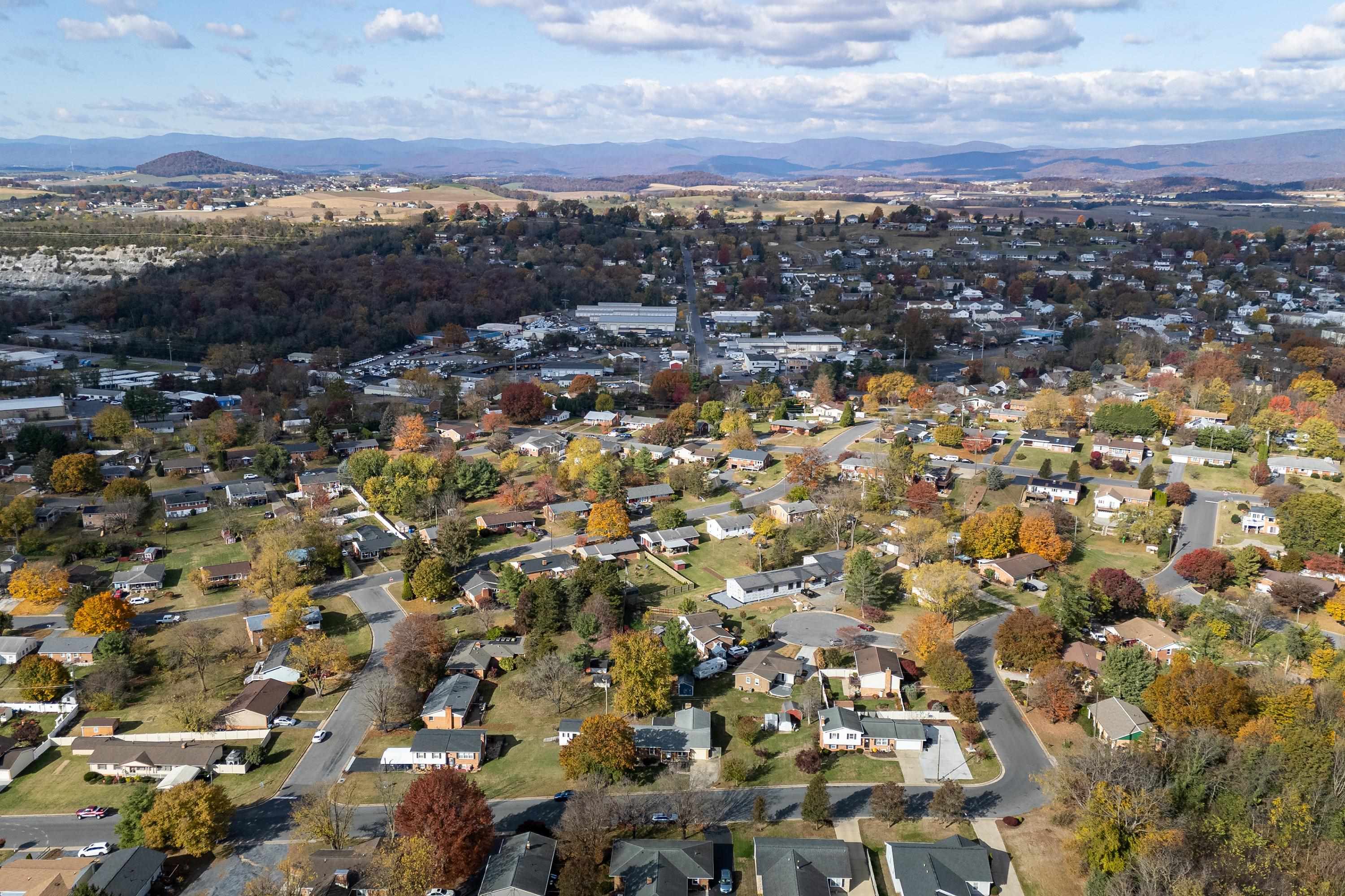 967 LEE AVE, HARRISONBURG, Virginia 22802, 3 Bedrooms Bedrooms, ,2 BathroomsBathrooms,Residential,967 LEE AVE,670687 MLS # 670687 967 LEE AVE, HARRISONBURG, Virginia 22802, 3 Bedrooms Bedrooms, ,2 BathroomsBathrooms,Residential,967 LEE AVE,670687 MLS # 670687