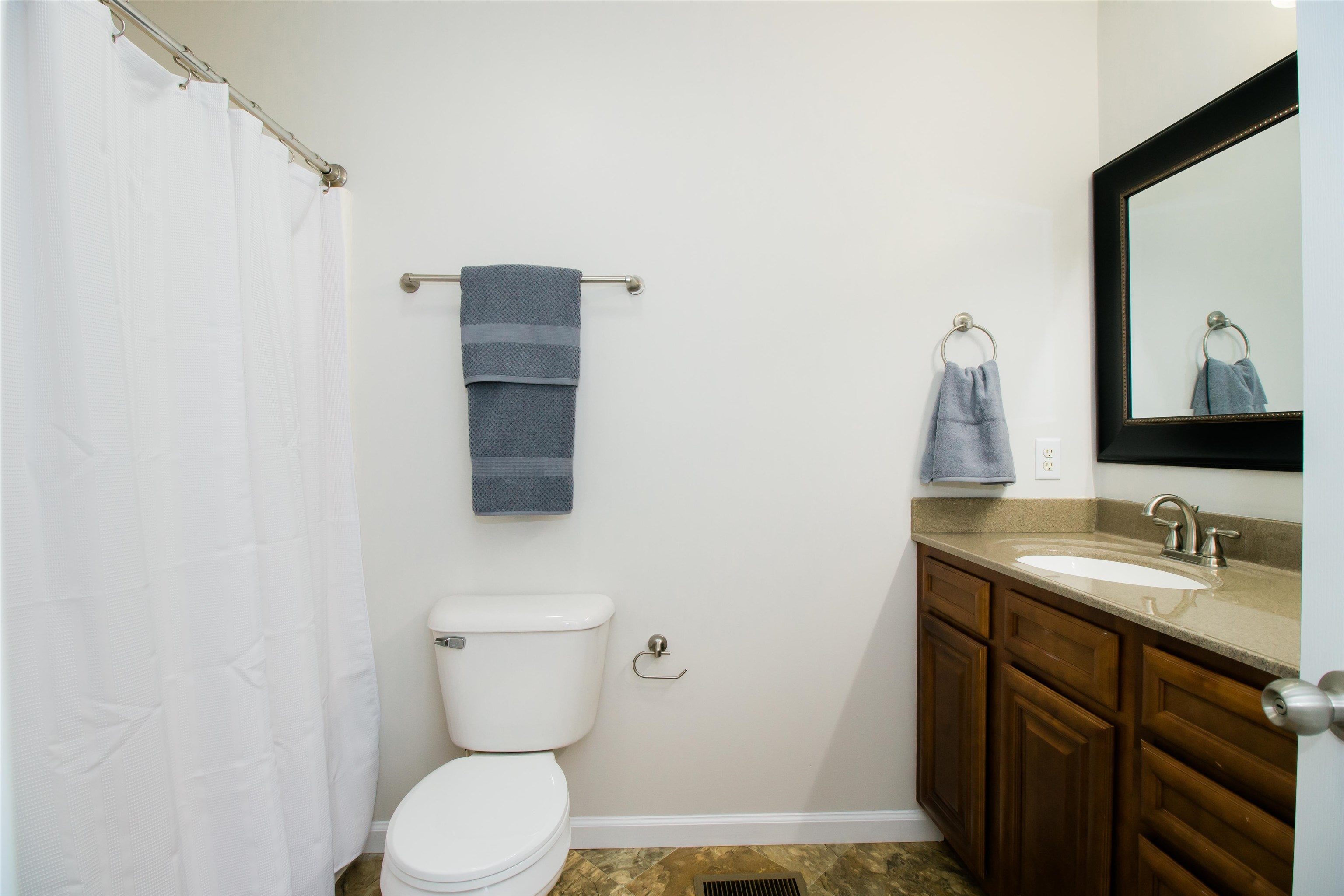 *Double sinks *tub/shower combo *vinyl flooring *Double sinks *tub/shower combo *vinyl flooring