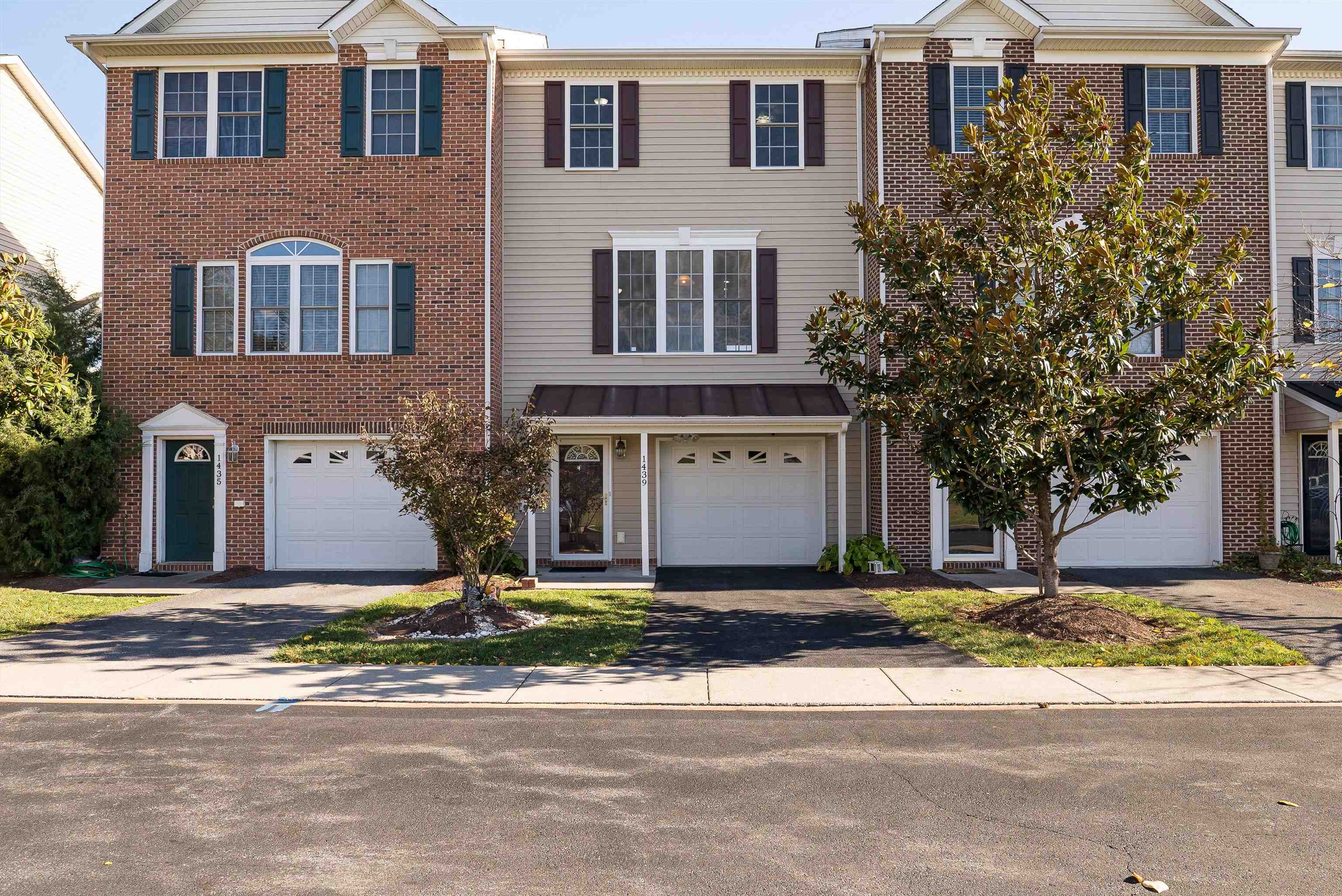 1439 FLOWING SPRING LN, ROCKINGHAM, Virginia 22801, 3 Bedrooms Bedrooms, ,2 BathroomsBathrooms,Residential,Move-In Ready Townhome,1439 FLOWING SPRING LN,670690 MLS # 670690 1439 FLOWING SPRING LN, ROCKINGHAM, Virginia 22801, 3 Bedrooms Bedrooms, ,2 BathroomsBathrooms,Residential,Move-In Ready Townhome,1439 FLOWING SPRING LN,670690 MLS # 670690