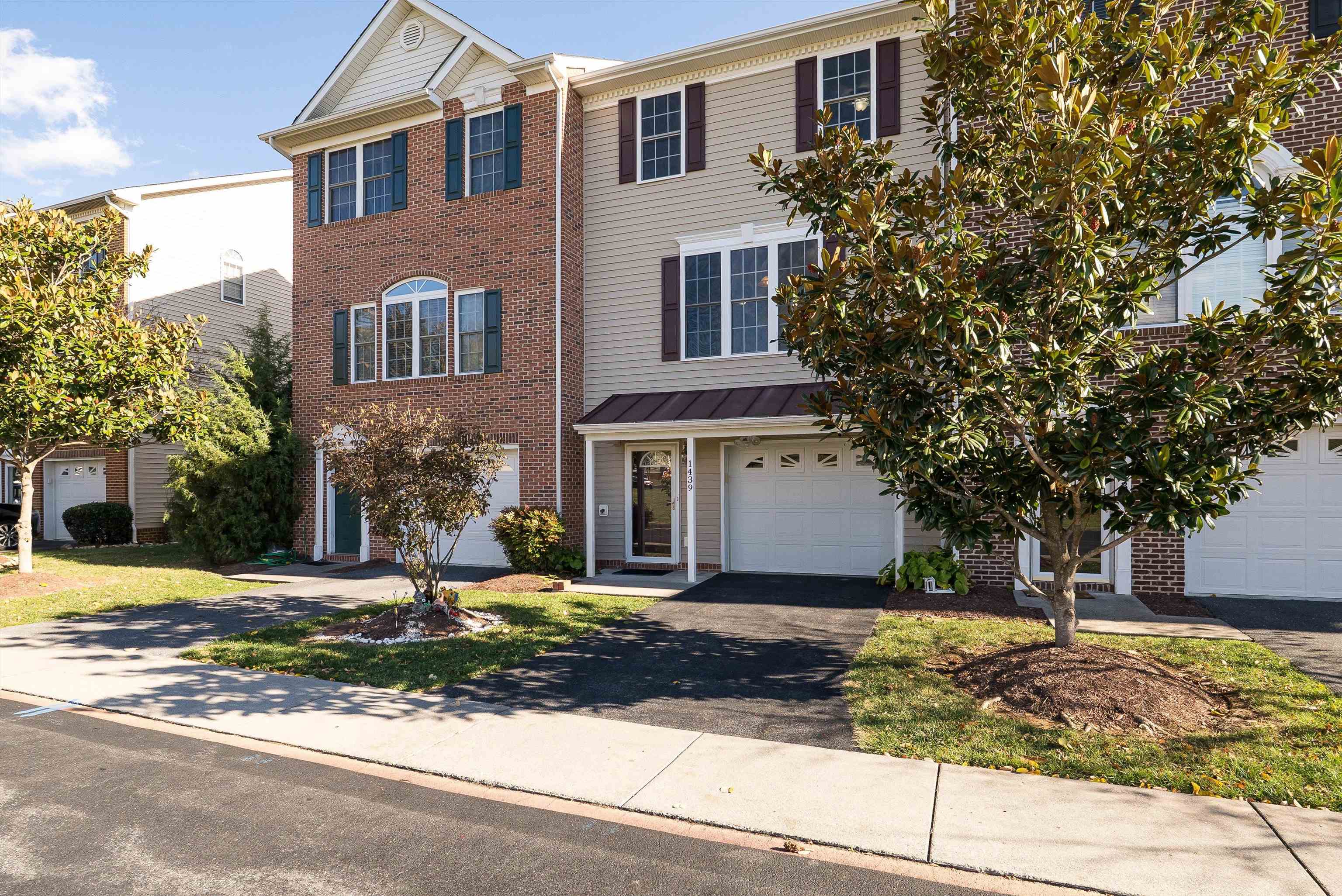 1439 FLOWING SPRING LN, ROCKINGHAM, Virginia 22801, 3 Bedrooms Bedrooms, ,2 BathroomsBathrooms,Residential,Move-In Ready Townhome,1439 FLOWING SPRING LN,670690 MLS # 670690 1439 FLOWING SPRING LN, ROCKINGHAM, Virginia 22801, 3 Bedrooms Bedrooms, ,2 BathroomsBathrooms,Residential,Move-In Ready Townhome,1439 FLOWING SPRING LN,670690 MLS # 670690
