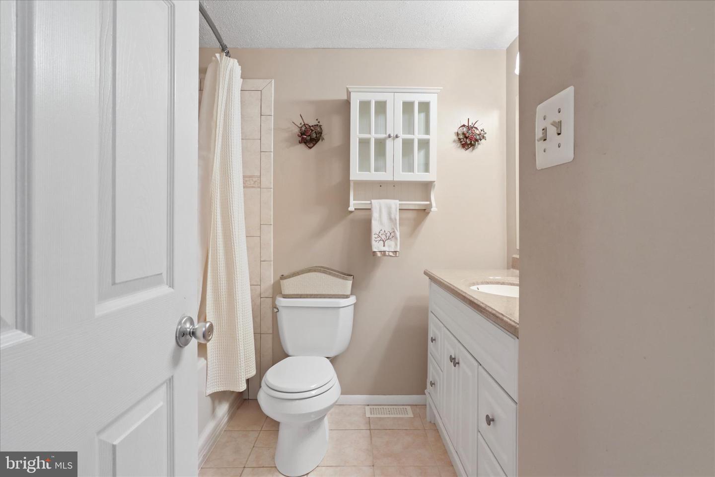 5405 DUNSMORE RD, ALEXANDRIA, Virginia 22315, 4 Bedrooms Bedrooms, ,3 BathroomsBathrooms,Residential,For sale,5405 DUNSMORE RD,VAFX2277408 MLS # VAFX2277408 5405 DUNSMORE RD, ALEXANDRIA, Virginia 22315, 4 Bedrooms Bedrooms, ,3 BathroomsBathrooms,Residential,For sale,5405 DUNSMORE RD,VAFX2277408 MLS # VAFX2277408