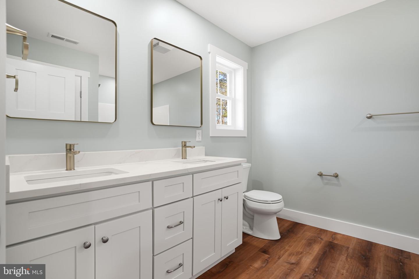 7921 EAST SIDE RD, CHINCOTEAGUE ISLAND, Virginia 23336, 3 Bedrooms Bedrooms, ,3 BathroomsBathrooms,Residential,For sale,7921 EAST SIDE RD,VAAC2001306 MLS # VAAC2001306