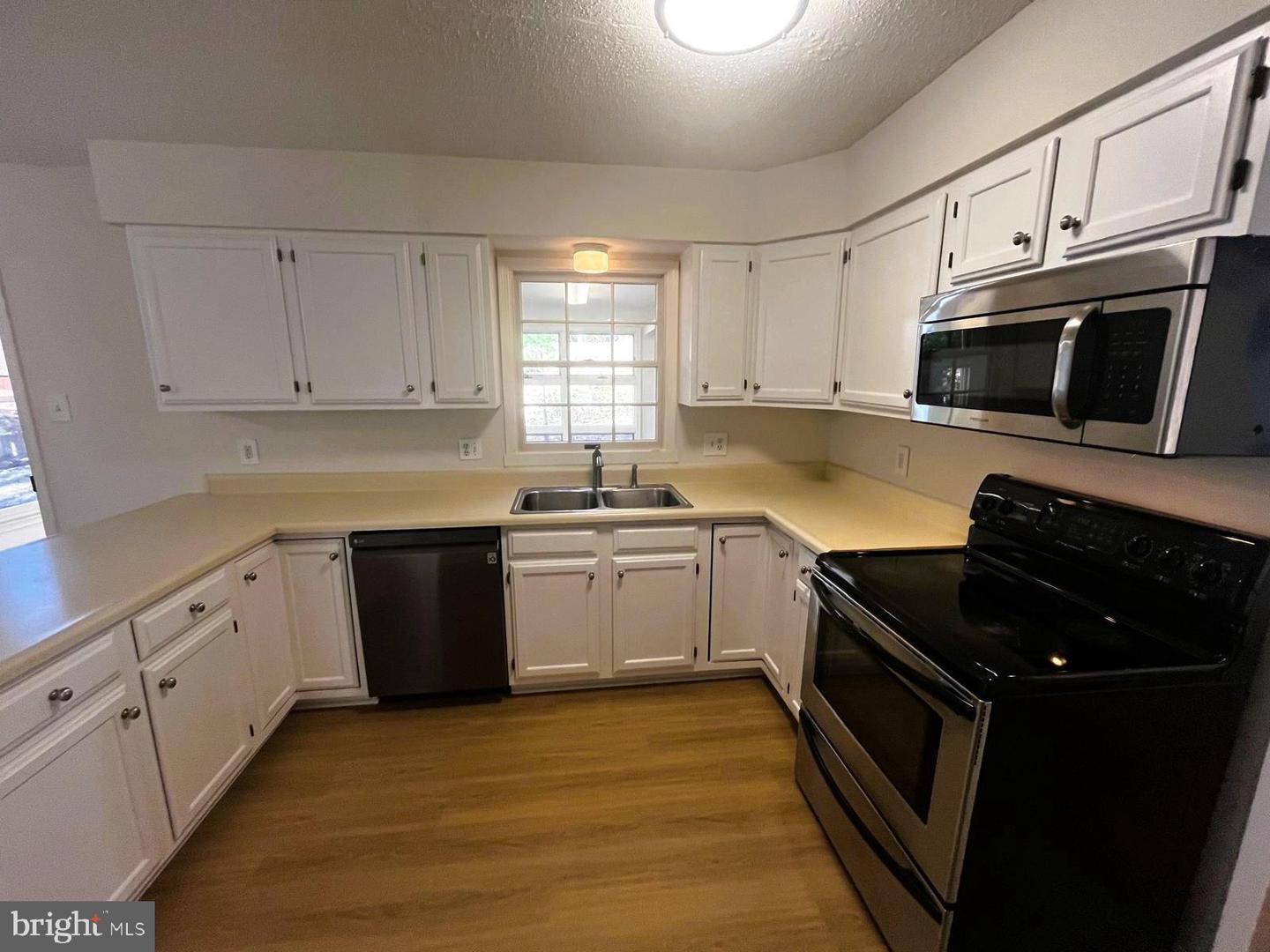 10820 ESTATE CT, FAIRFAX, Virginia 22030, 4 Bedrooms Bedrooms, 15 Rooms Rooms,2 BathroomsBathrooms,Residential,For sale,10820 ESTATE CT,VAFC2006614 MLS # VAFC2006614 10820 ESTATE CT, FAIRFAX, Virginia 22030, 4 Bedrooms Bedrooms, 15 Rooms Rooms,2 BathroomsBathrooms,Residential,For sale,10820 ESTATE CT,VAFC2006614 MLS # VAFC2006614