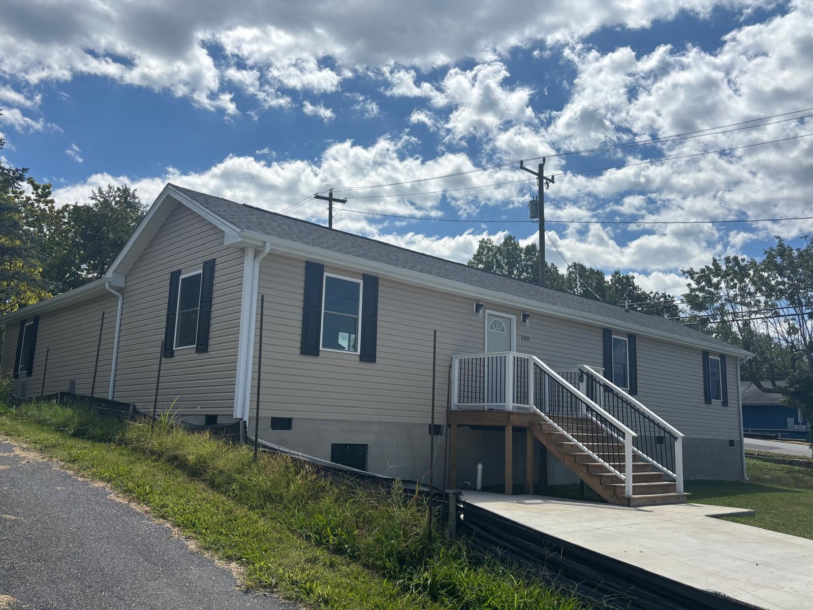 600 N BAYARD AVE, WAYNESBORO, Virginia 22980, 3 Bedrooms Bedrooms, ,2 BathroomsBathrooms,Residential,600 N BAYARD AVE,670701 MLS # 670701 600 N BAYARD AVE, WAYNESBORO, Virginia 22980, 3 Bedrooms Bedrooms, ,2 BathroomsBathrooms,Residential,600 N BAYARD AVE,670701 MLS # 670701