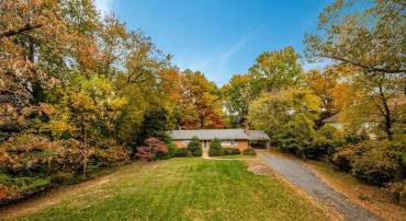 6424 DIVINE ST, MCLEAN, Virginia 22101, 4 Bedrooms Bedrooms, ,2 BathroomsBathrooms,Residential,For sale,6424 DIVINE ST,VAFX2276060 MLS # VAFX2276060