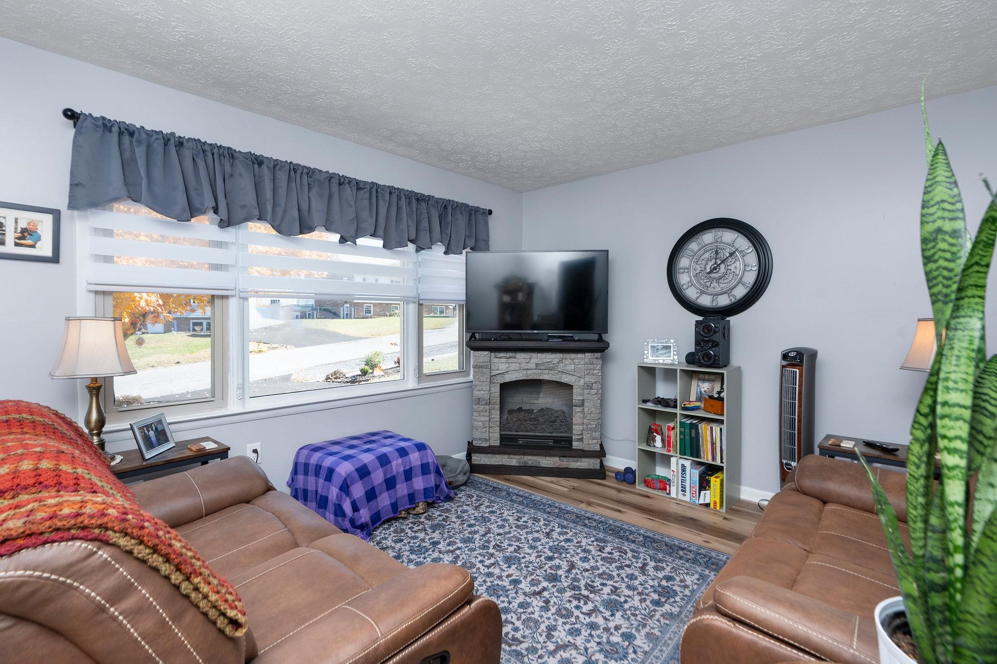 27 BINGHAM ST, VERONA, Virginia 24482, 3 Bedrooms Bedrooms, ,2 BathroomsBathrooms,Residential,27 BINGHAM ST,670705 MLS # 670705 27 BINGHAM ST, VERONA, Virginia 24482, 3 Bedrooms Bedrooms, ,2 BathroomsBathrooms,Residential,27 BINGHAM ST,670705 MLS # 670705