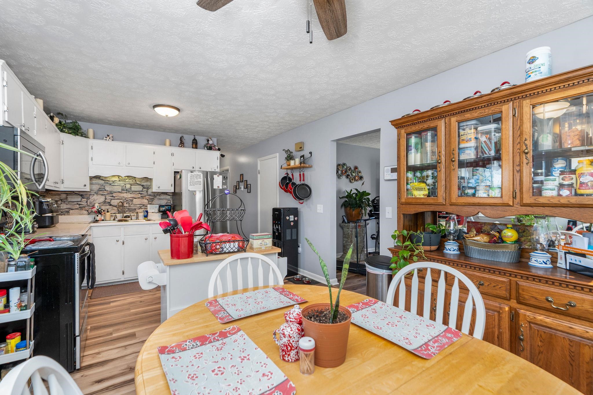 27 BINGHAM ST, VERONA, Virginia 24482, 3 Bedrooms Bedrooms, ,2 BathroomsBathrooms,Residential,27 BINGHAM ST,670705 MLS # 670705 27 BINGHAM ST, VERONA, Virginia 24482, 3 Bedrooms Bedrooms, ,2 BathroomsBathrooms,Residential,27 BINGHAM ST,670705 MLS # 670705