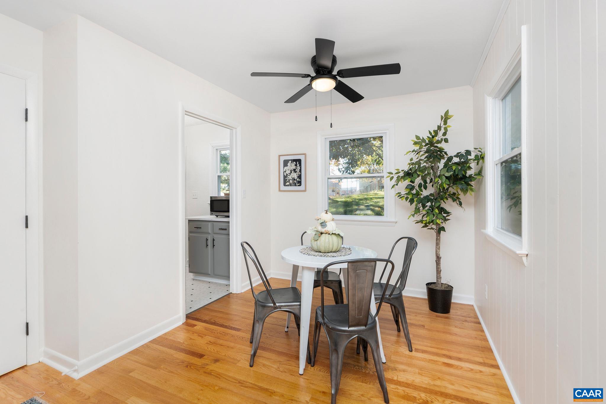 2418 W BEVERLEY ST, STAUNTON, Virginia 24401, 3 Bedrooms Bedrooms, ,1 BathroomBathrooms,Residential,2418 W BEVERLEY ST,670712 MLS # 670712