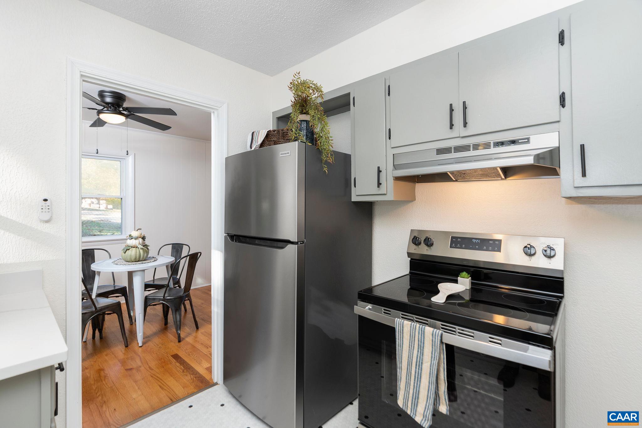 2418 W BEVERLEY ST, STAUNTON, Virginia 24401, 3 Bedrooms Bedrooms, ,1 BathroomBathrooms,Residential,2418 W BEVERLEY ST,670712 MLS # 670712