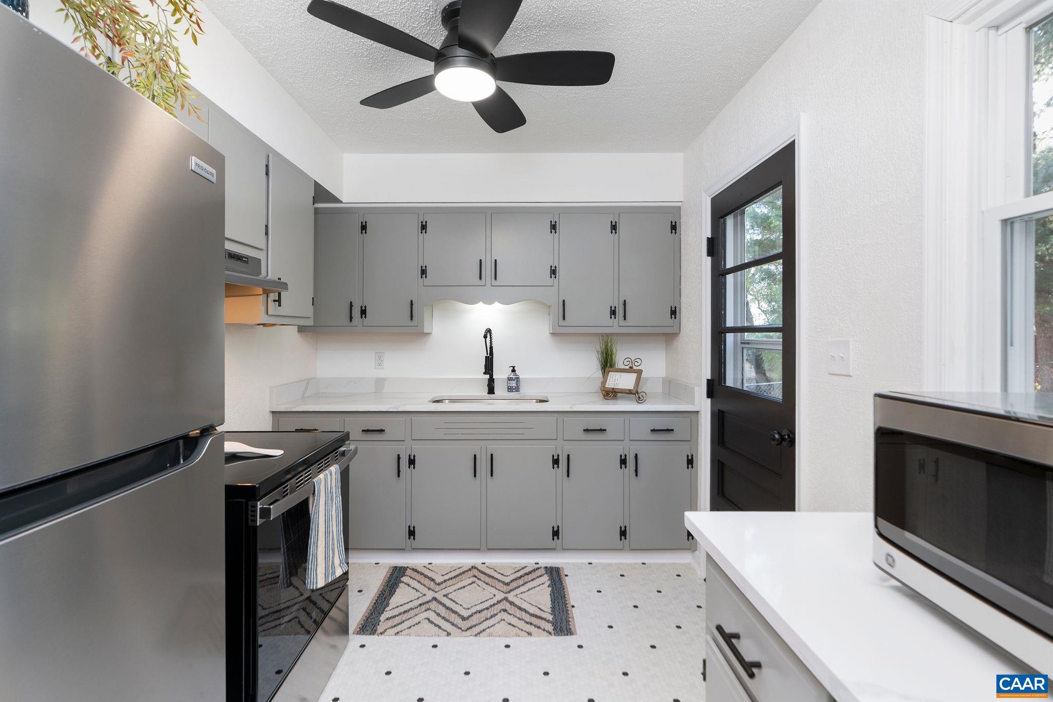 2418 W BEVERLEY ST, STAUNTON, Virginia 24401, 3 Bedrooms Bedrooms, ,1 BathroomBathrooms,Residential,2418 W BEVERLEY ST,670712 MLS # 670712