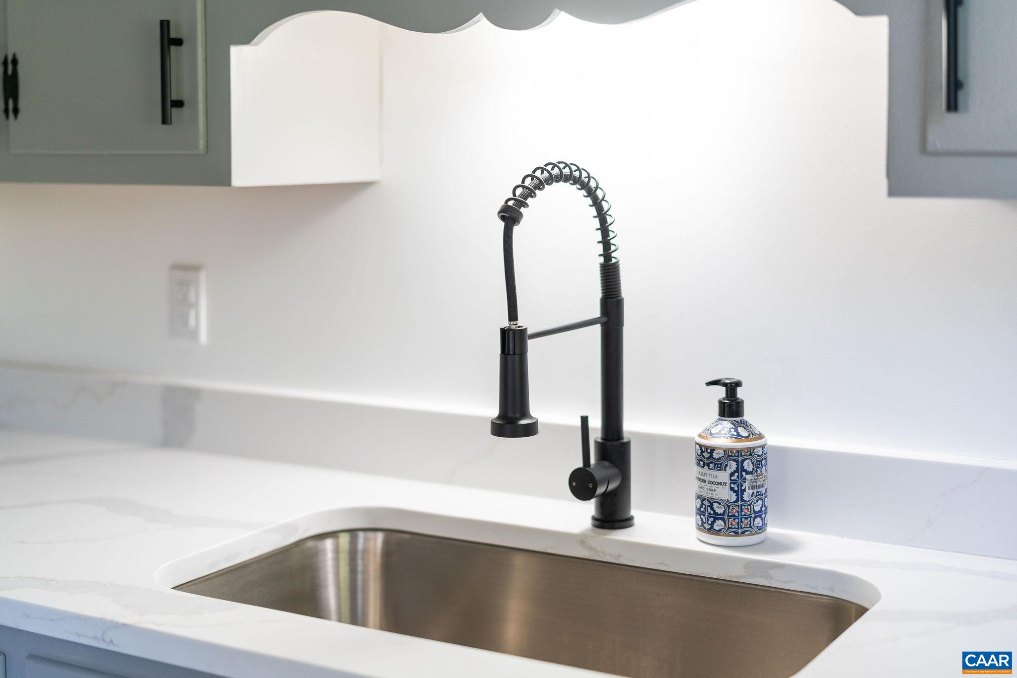 2418 W BEVERLEY ST, STAUNTON, Virginia 24401, 3 Bedrooms Bedrooms, ,1 BathroomBathrooms,Residential,2418 W BEVERLEY ST,670712 MLS # 670712