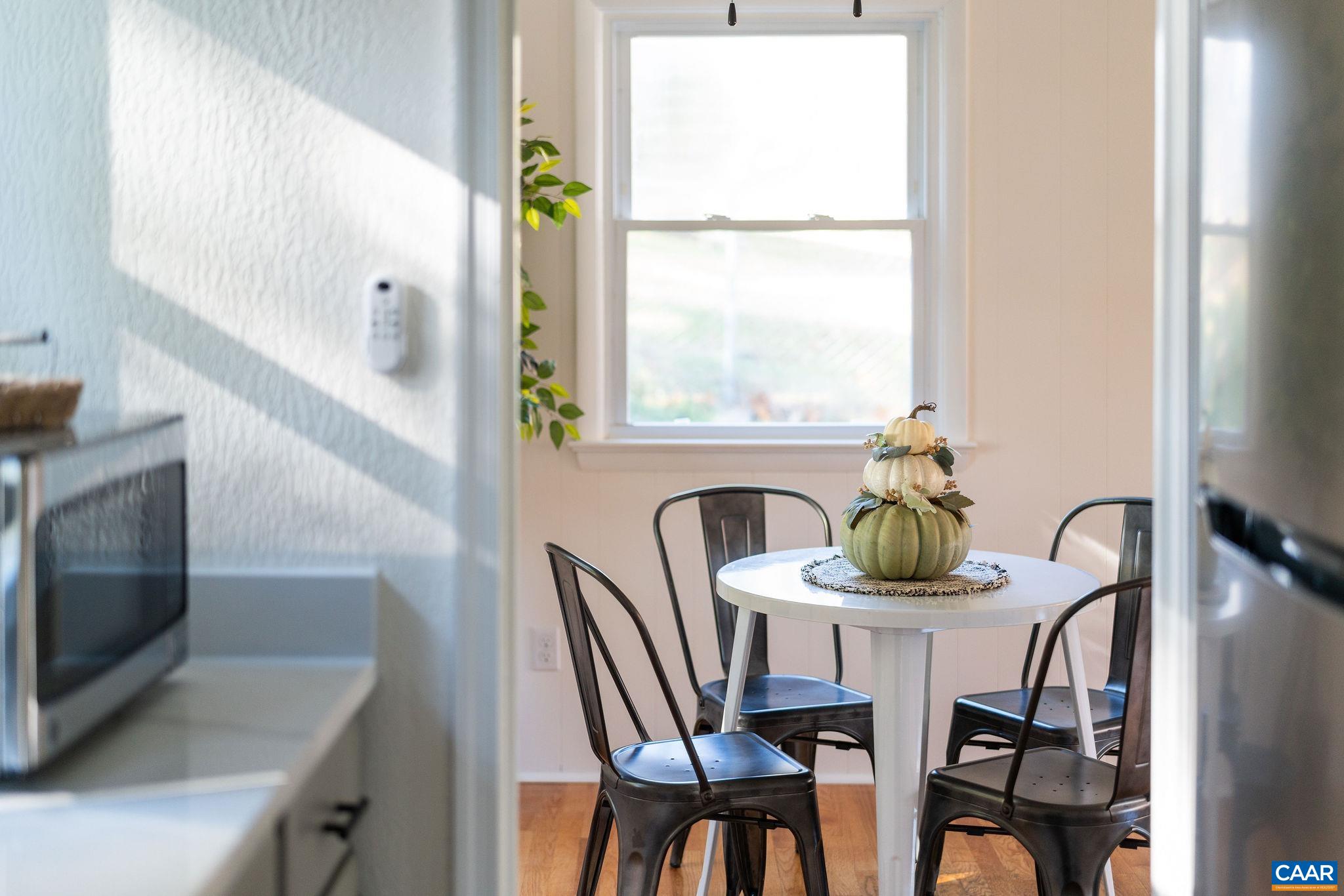 2418 W BEVERLEY ST, STAUNTON, Virginia 24401, 3 Bedrooms Bedrooms, ,1 BathroomBathrooms,Residential,2418 W BEVERLEY ST,670712 MLS # 670712