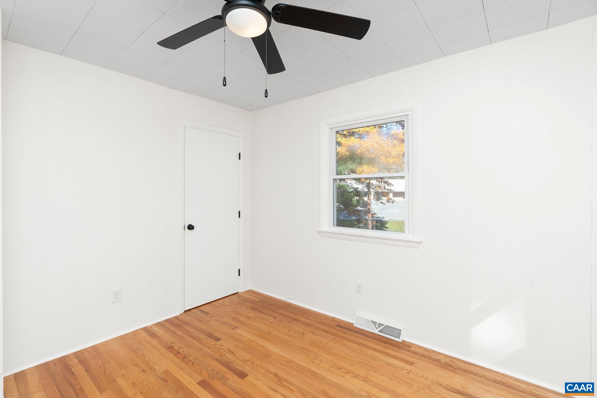 2418 W BEVERLEY ST, STAUNTON, Virginia 24401, 3 Bedrooms Bedrooms, ,1 BathroomBathrooms,Residential,2418 W BEVERLEY ST,670712 MLS # 670712