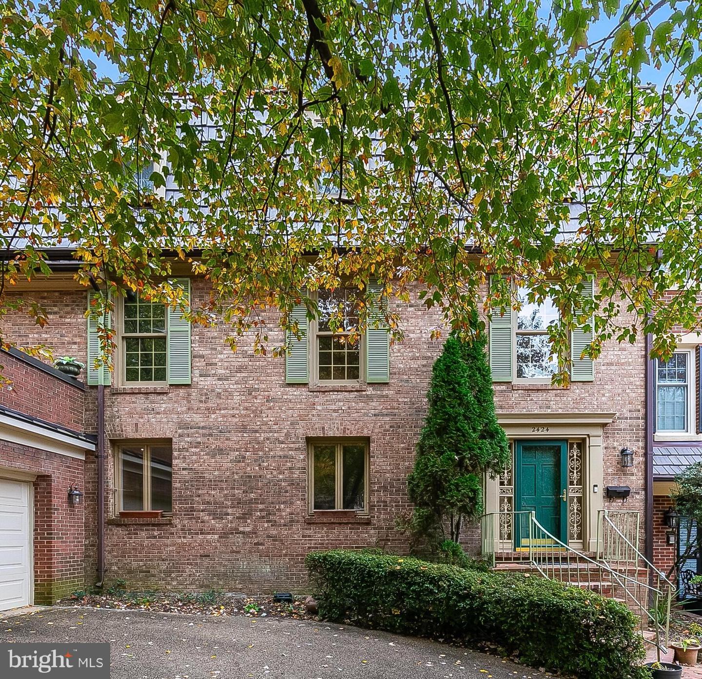 2424 S QUEEN ST, ARLINGTON, Virginia 22202, 4 Bedrooms Bedrooms, ,3 BathroomsBathrooms,Residential,For sale,2424 S QUEEN ST,VAAR2061926 MLS # VAAR2061926 2424 S QUEEN ST, ARLINGTON, Virginia 22202, 4 Bedrooms Bedrooms, ,3 BathroomsBathrooms,Residential,For sale,2424 S QUEEN ST,VAAR2061926 MLS # VAAR2061926