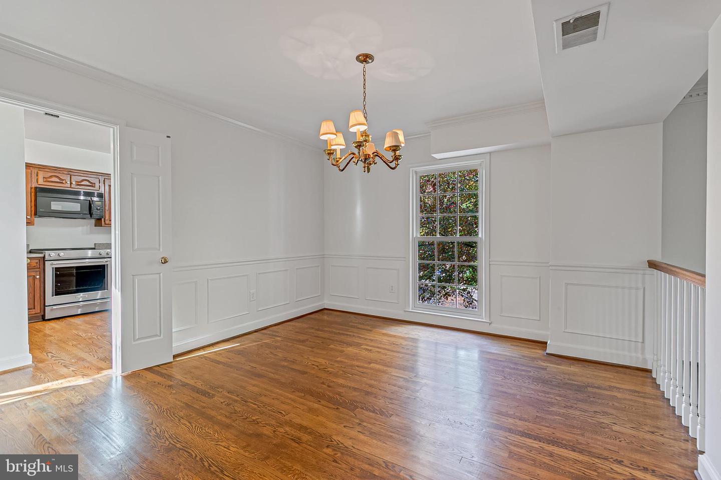 2424 S QUEEN ST, ARLINGTON, Virginia 22202, 4 Bedrooms Bedrooms, ,3 BathroomsBathrooms,Residential,For sale,2424 S QUEEN ST,VAAR2061926 MLS # VAAR2061926 2424 S QUEEN ST, ARLINGTON, Virginia 22202, 4 Bedrooms Bedrooms, ,3 BathroomsBathrooms,Residential,For sale,2424 S QUEEN ST,VAAR2061926 MLS # VAAR2061926