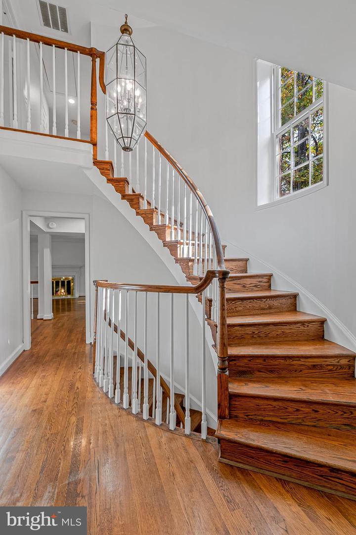 2424 S QUEEN ST, ARLINGTON, Virginia 22202, 4 Bedrooms Bedrooms, ,3 BathroomsBathrooms,Residential,For sale,2424 S QUEEN ST,VAAR2061926 MLS # VAAR2061926 2424 S QUEEN ST, ARLINGTON, Virginia 22202, 4 Bedrooms Bedrooms, ,3 BathroomsBathrooms,Residential,For sale,2424 S QUEEN ST,VAAR2061926 MLS # VAAR2061926