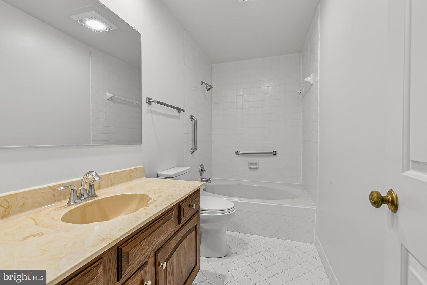 2424 S QUEEN ST, ARLINGTON, Virginia 22202, 4 Bedrooms Bedrooms, ,3 BathroomsBathrooms,Residential,For sale,2424 S QUEEN ST,VAAR2061926 MLS # VAAR2061926 2424 S QUEEN ST, ARLINGTON, Virginia 22202, 4 Bedrooms Bedrooms, ,3 BathroomsBathrooms,Residential,For sale,2424 S QUEEN ST,VAAR2061926 MLS # VAAR2061926