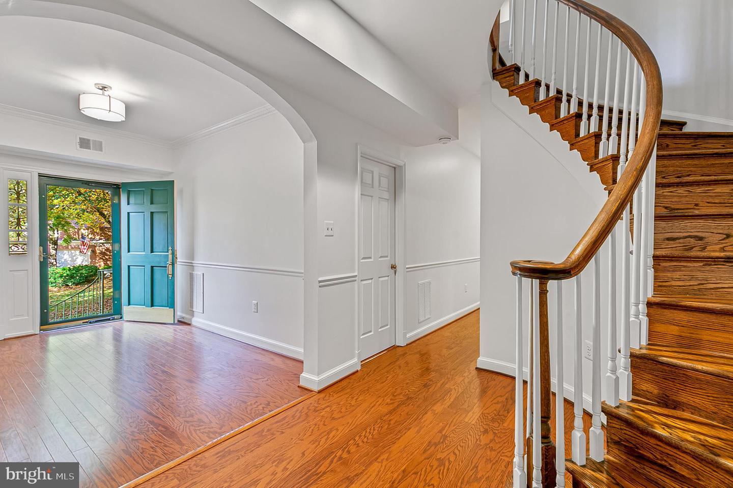 2424 S QUEEN ST, ARLINGTON, Virginia 22202, 4 Bedrooms Bedrooms, ,3 BathroomsBathrooms,Residential,For sale,2424 S QUEEN ST,VAAR2061926 MLS # VAAR2061926 2424 S QUEEN ST, ARLINGTON, Virginia 22202, 4 Bedrooms Bedrooms, ,3 BathroomsBathrooms,Residential,For sale,2424 S QUEEN ST,VAAR2061926 MLS # VAAR2061926