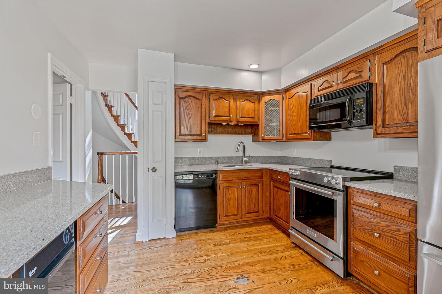 2424 S QUEEN ST, ARLINGTON, Virginia 22202, 4 Bedrooms Bedrooms, ,3 BathroomsBathrooms,Residential,For sale,2424 S QUEEN ST,VAAR2061926 MLS # VAAR2061926 2424 S QUEEN ST, ARLINGTON, Virginia 22202, 4 Bedrooms Bedrooms, ,3 BathroomsBathrooms,Residential,For sale,2424 S QUEEN ST,VAAR2061926 MLS # VAAR2061926