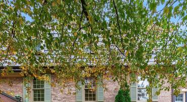 2424 S QUEEN ST, ARLINGTON, Virginia 22202, 4 Bedrooms Bedrooms, ,3 BathroomsBathrooms,Residential,For sale,2424 S QUEEN ST,VAAR2061926 MLS # VAAR2061926