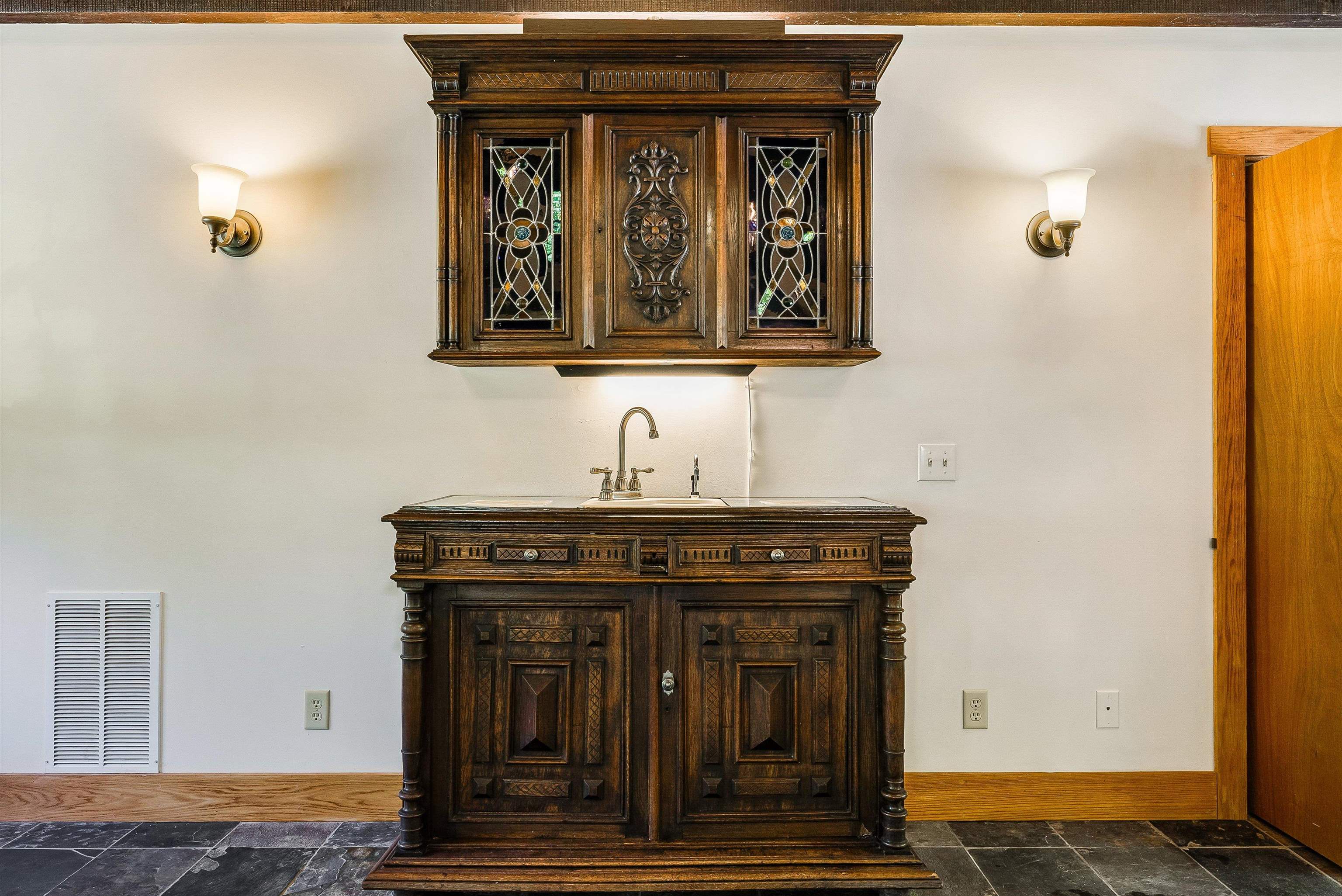 950 W BEVERLEY ST, STAUNTON, Virginia 24401, ,Commercial,950 W BEVERLEY ST,664509 MLS # 664509 950 W BEVERLEY ST, STAUNTON, Virginia 24401, ,Commercial,950 W BEVERLEY ST,664509 MLS # 664509