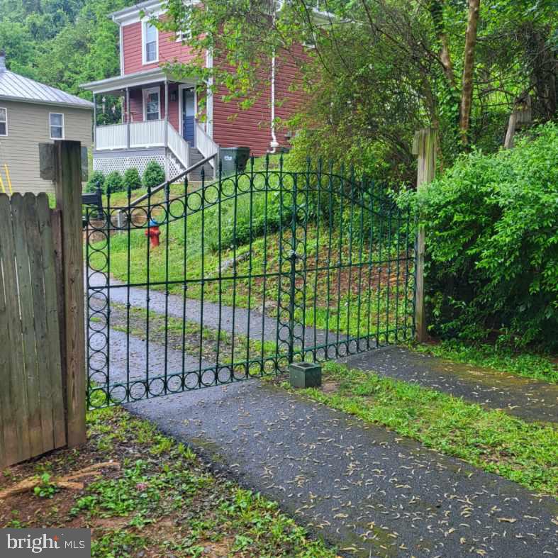 950 W BEVERLEY ST, STAUNTON, Virginia 24401, ,Land,For sale,950 W BEVERLEY ST,VASC2000656 MLS # VASC2000656