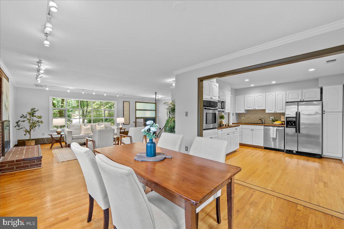 3035 HAZELTON ST, FALLS CHURCH, Virginia 22044, 4 Bedrooms Bedrooms, ,3 BathroomsBathrooms,Residential,For sale,3035 HAZELTON ST,VAFX2256054 MLS # VAFX2256054 3035 HAZELTON ST, FALLS CHURCH, Virginia 22044, 4 Bedrooms Bedrooms, ,3 BathroomsBathrooms,Residential,For sale,3035 HAZELTON ST,VAFX2256054 MLS # VAFX2256054