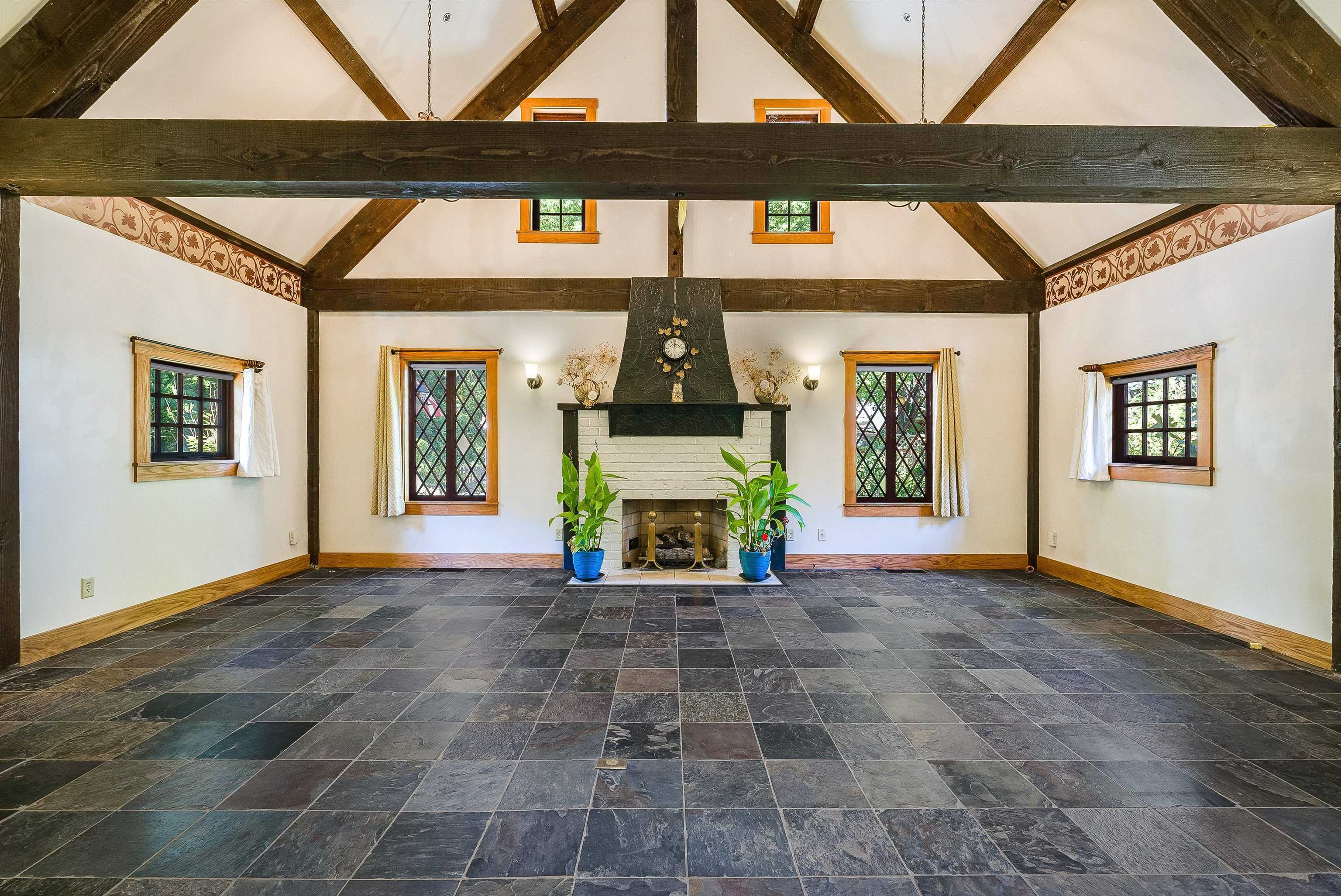 950 W BEVERLEY ST, STAUNTON, Virginia 24401, 3 Bedrooms Bedrooms, ,3 BathroomsBathrooms,Residential,950 W BEVERLEY ST,668681 MLS # 668681