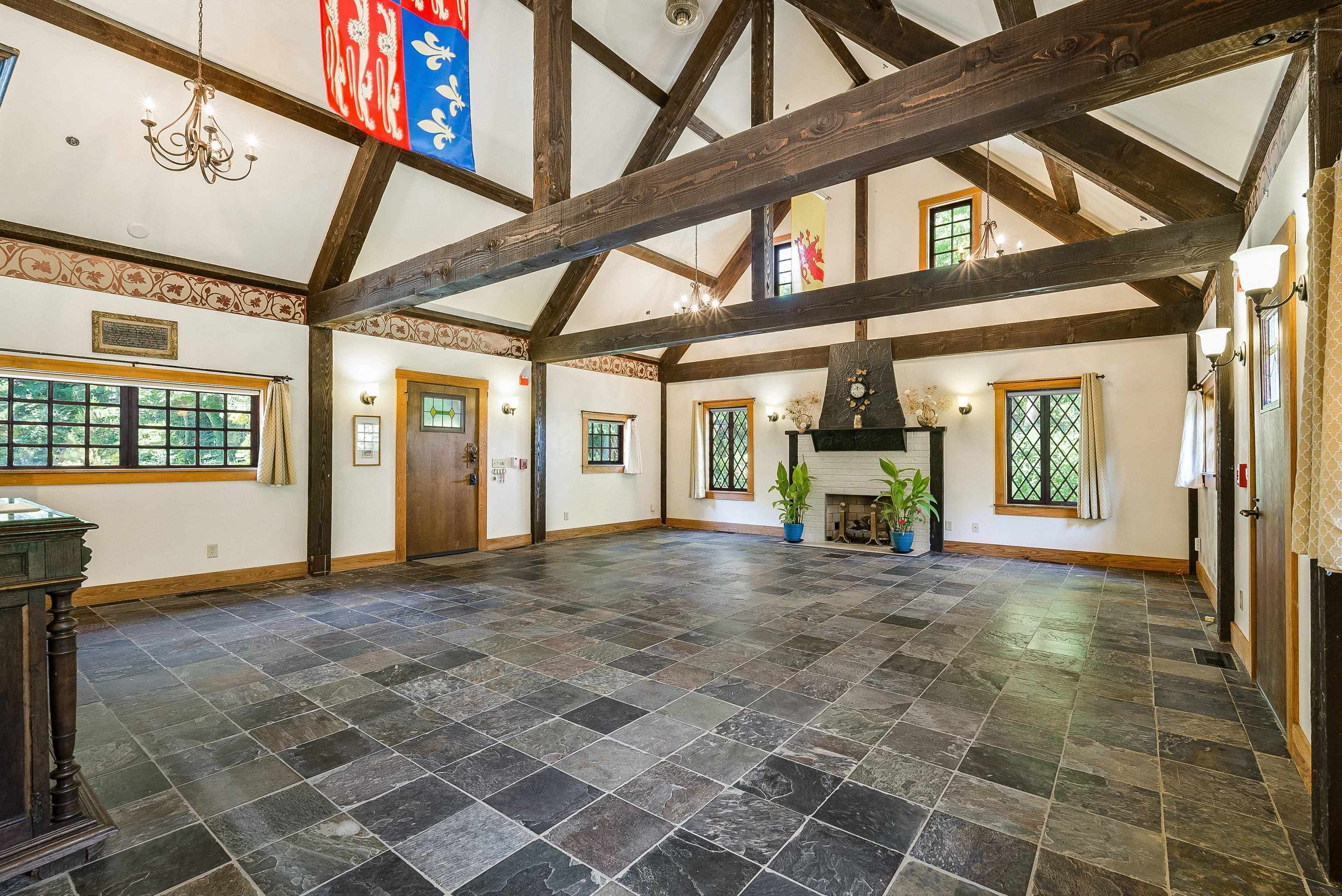 950 W BEVERLEY ST, STAUNTON, Virginia 24401, 3 Bedrooms Bedrooms, ,3 BathroomsBathrooms,Residential,950 W BEVERLEY ST,668681 MLS # 668681