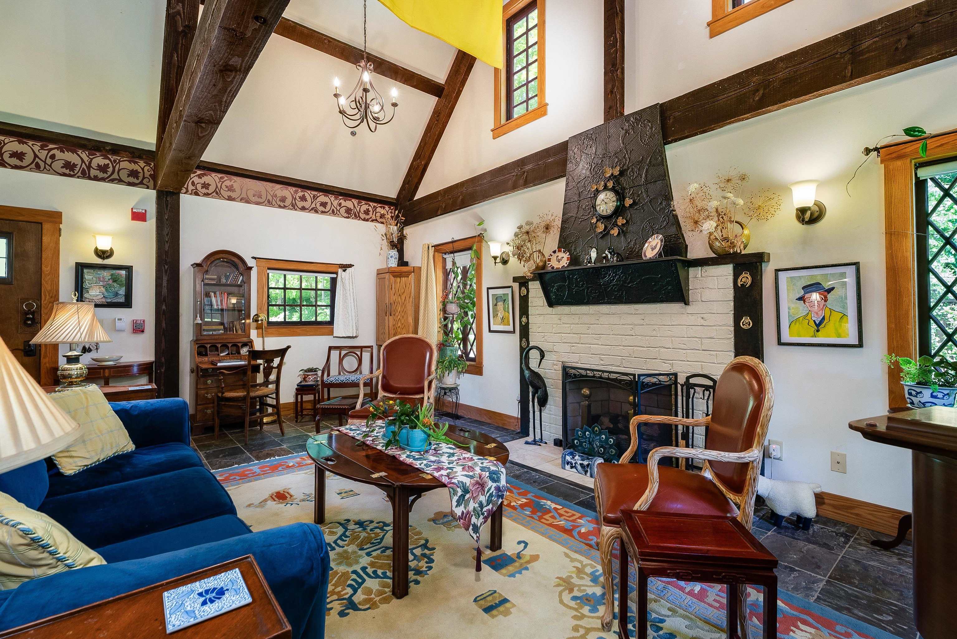 950 W BEVERLEY ST, STAUNTON, Virginia 24401, 3 Bedrooms Bedrooms, ,3 BathroomsBathrooms,Residential,950 W BEVERLEY ST,668681 MLS # 668681