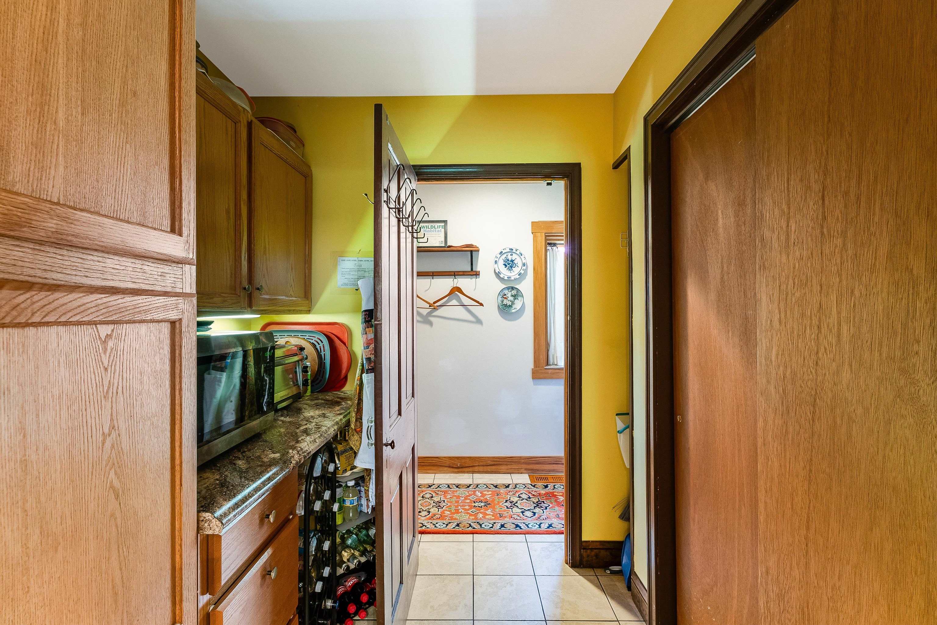 950 W BEVERLEY ST, STAUNTON, Virginia 24401, 3 Bedrooms Bedrooms, ,3 BathroomsBathrooms,Residential,950 W BEVERLEY ST,668681 MLS # 668681