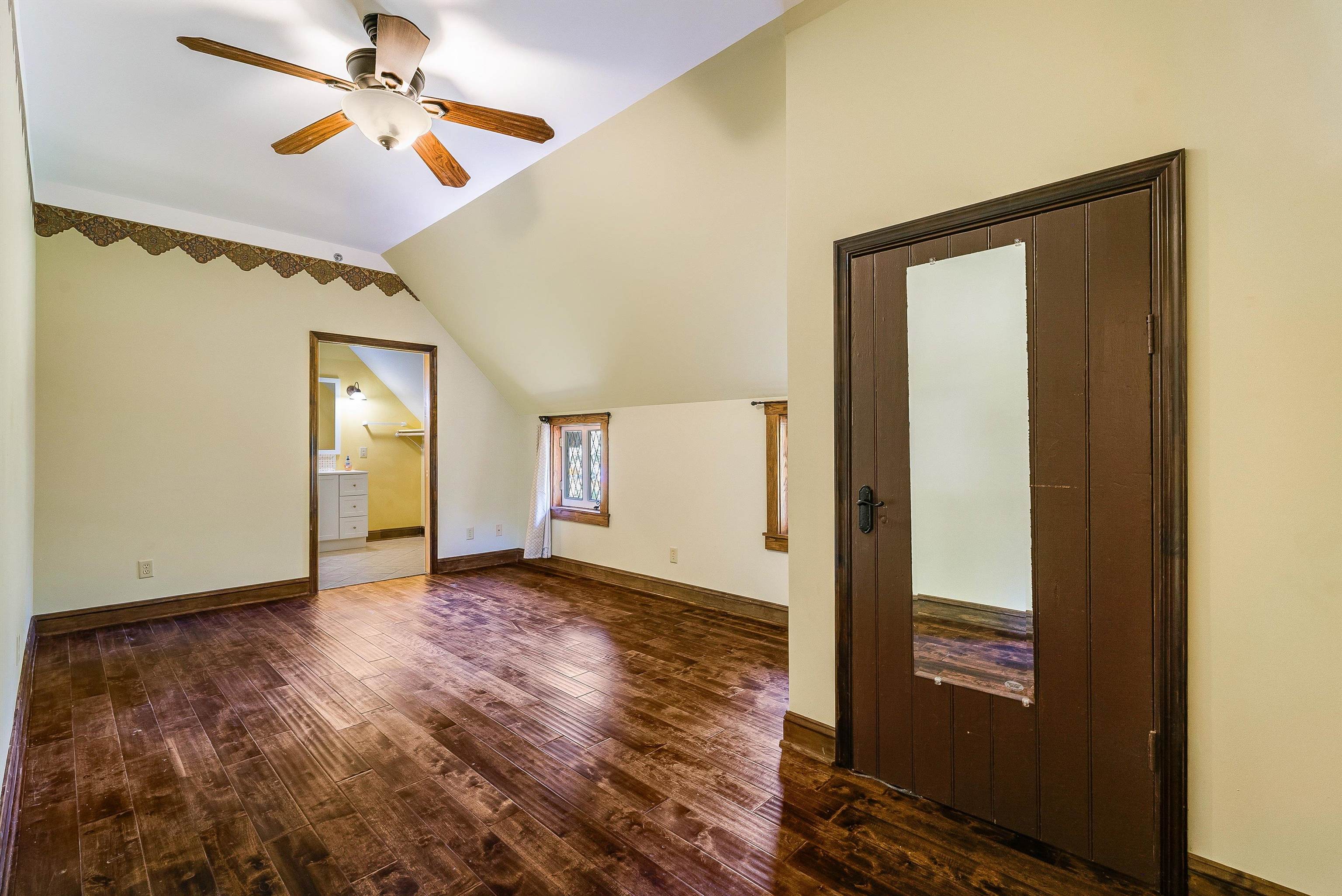 950 W BEVERLEY ST, STAUNTON, Virginia 24401, 3 Bedrooms Bedrooms, ,3 BathroomsBathrooms,Residential,950 W BEVERLEY ST,668681 MLS # 668681