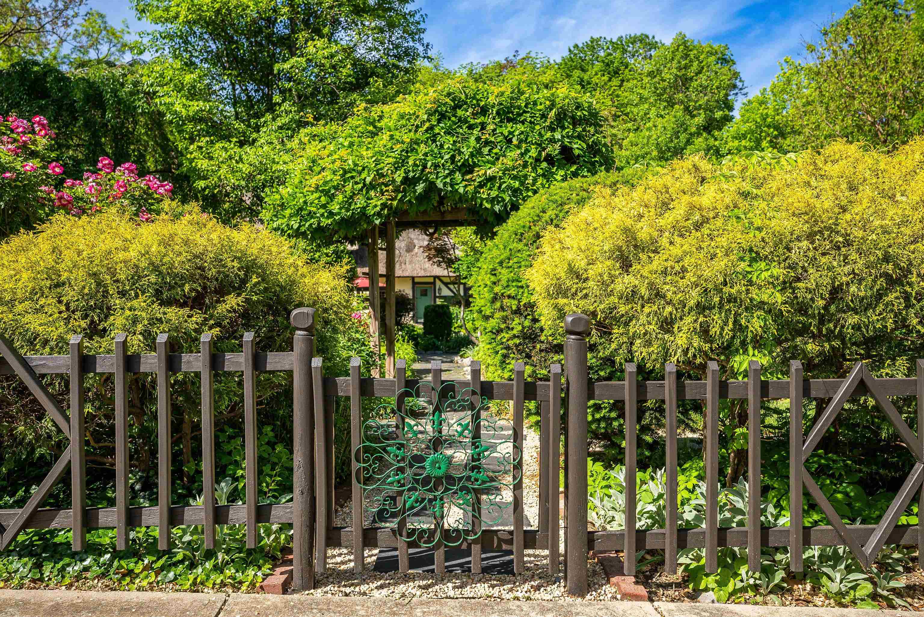 950 W BEVERLEY ST, STAUNTON, Virginia 24401, 3 Bedrooms Bedrooms, ,3 BathroomsBathrooms,Residential,950 W BEVERLEY ST,668681 MLS # 668681