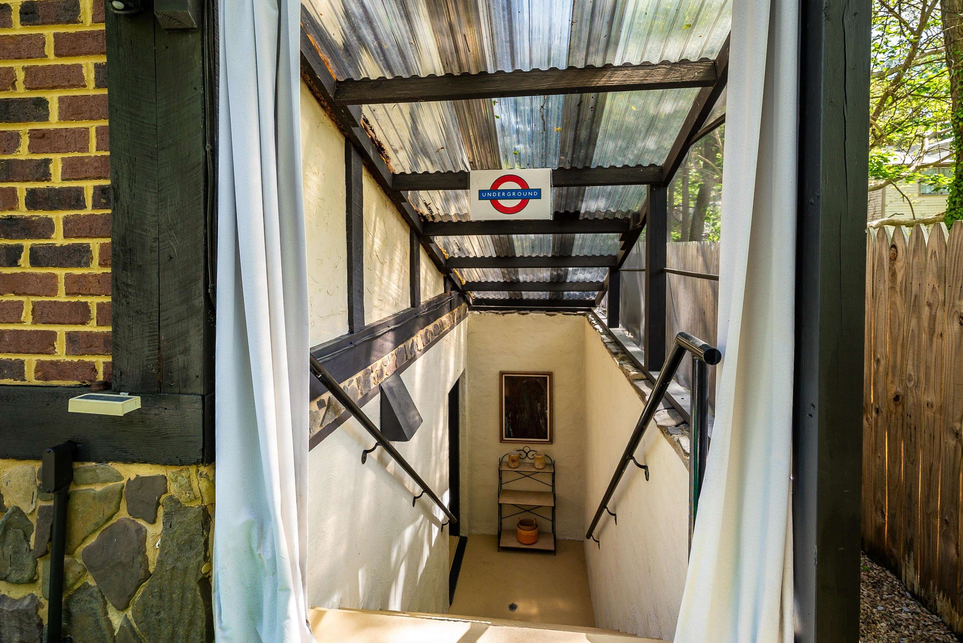 950 W BEVERLEY ST, STAUNTON, Virginia 24401, 3 Bedrooms Bedrooms, ,3 BathroomsBathrooms,Residential,950 W BEVERLEY ST,668681 MLS # 668681