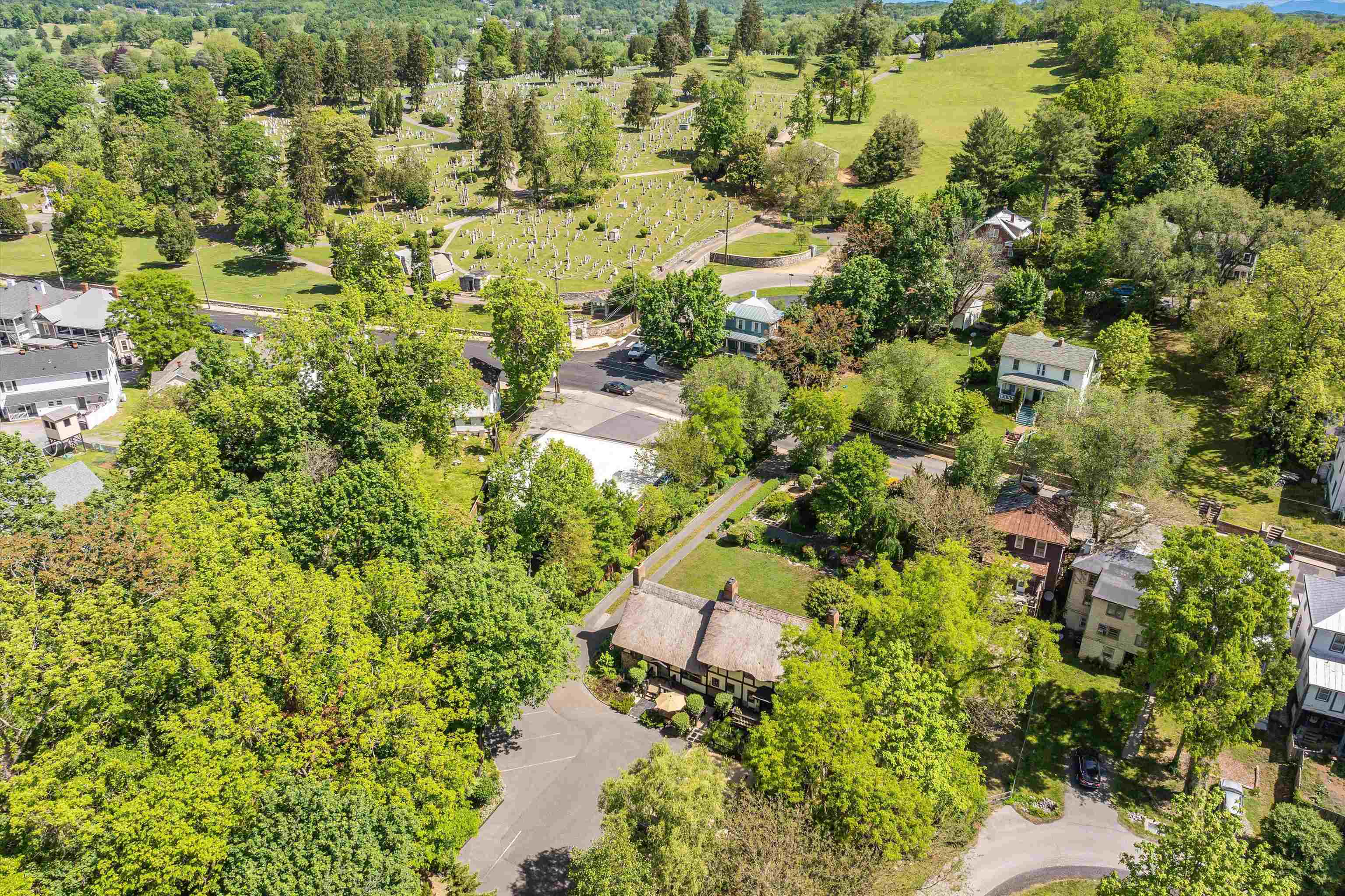 950 W BEVERLEY ST, STAUNTON, Virginia 24401, 3 Bedrooms Bedrooms, ,3 BathroomsBathrooms,Residential,950 W BEVERLEY ST,668681 MLS # 668681