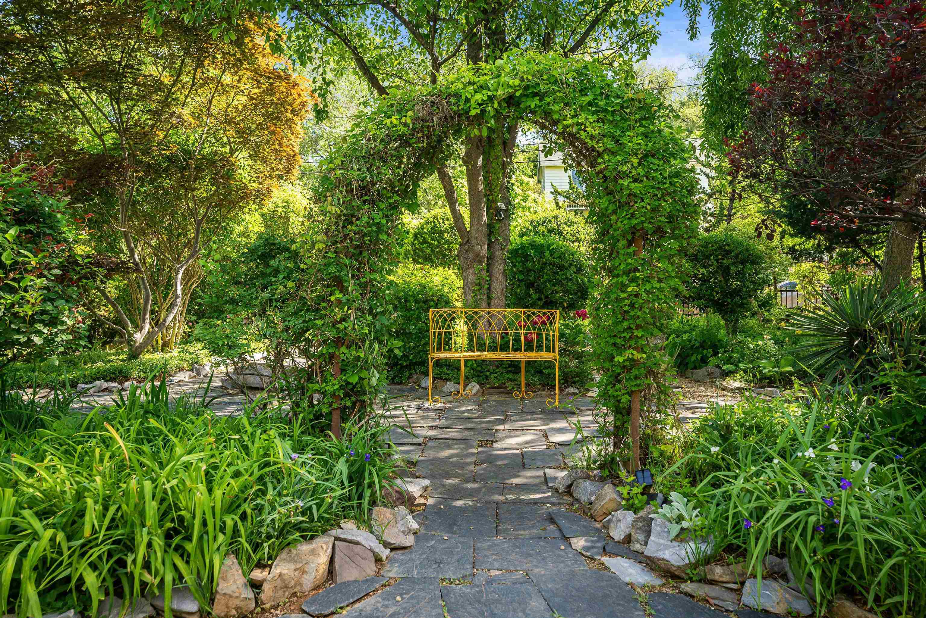 950 W BEVERLEY ST, STAUNTON, Virginia 24401, 3 Bedrooms Bedrooms, ,3 BathroomsBathrooms,Residential,950 W BEVERLEY ST,668681 MLS # 668681