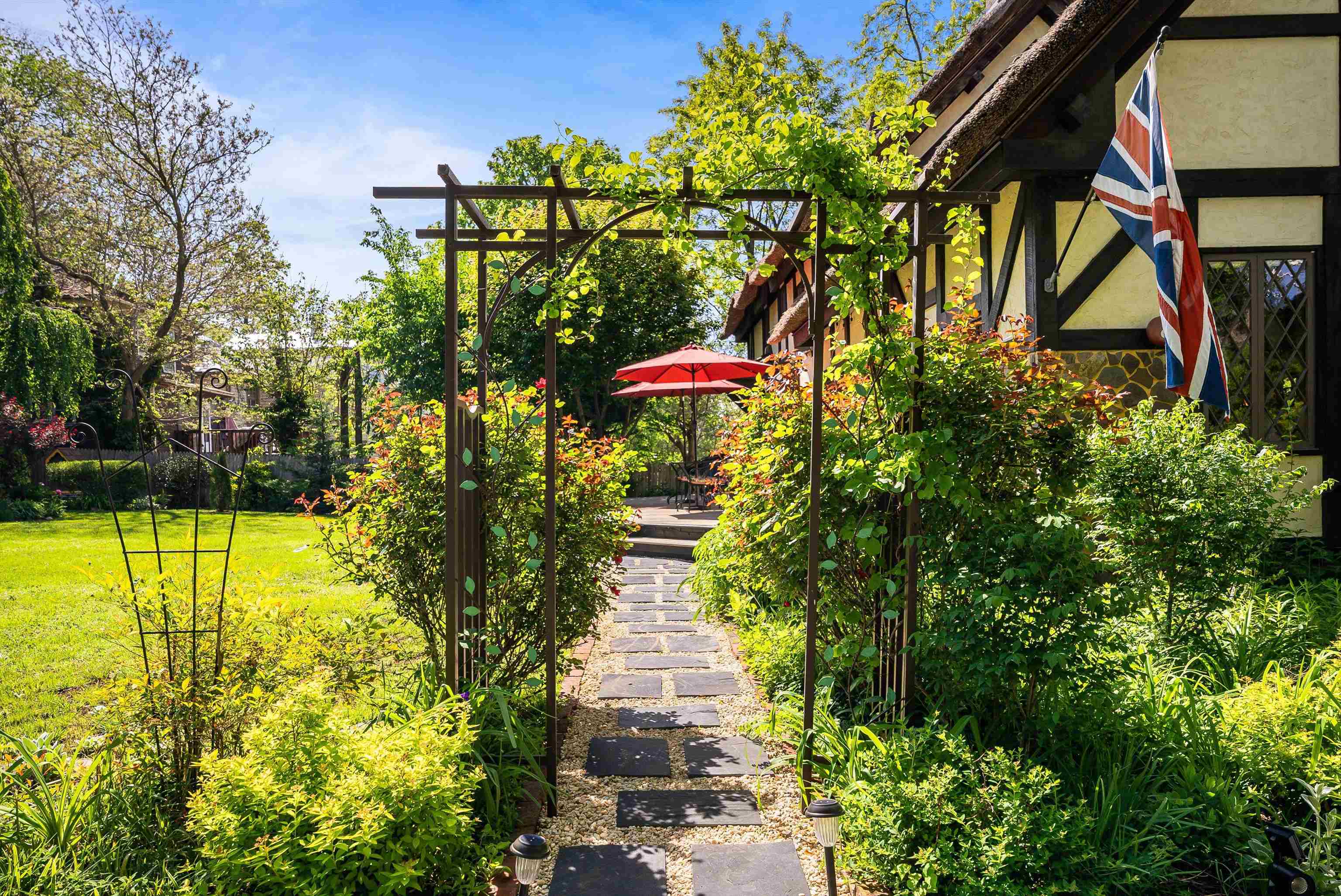 950 W BEVERLEY ST, STAUNTON, Virginia 24401, 3 Bedrooms Bedrooms, ,3 BathroomsBathrooms,Residential,950 W BEVERLEY ST,668681 MLS # 668681