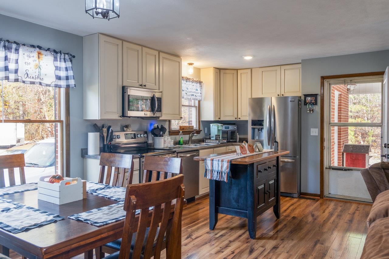 19511 HUCKLEBERRY RD, ELKTON, Virginia 22827, 4 Bedrooms Bedrooms, ,2 BathroomsBathrooms,Residential,19511 HUCKLEBERRY RD,670722 MLS # 670722 19511 HUCKLEBERRY RD, ELKTON, Virginia 22827, 4 Bedrooms Bedrooms, ,2 BathroomsBathrooms,Residential,19511 HUCKLEBERRY RD,670722 MLS # 670722