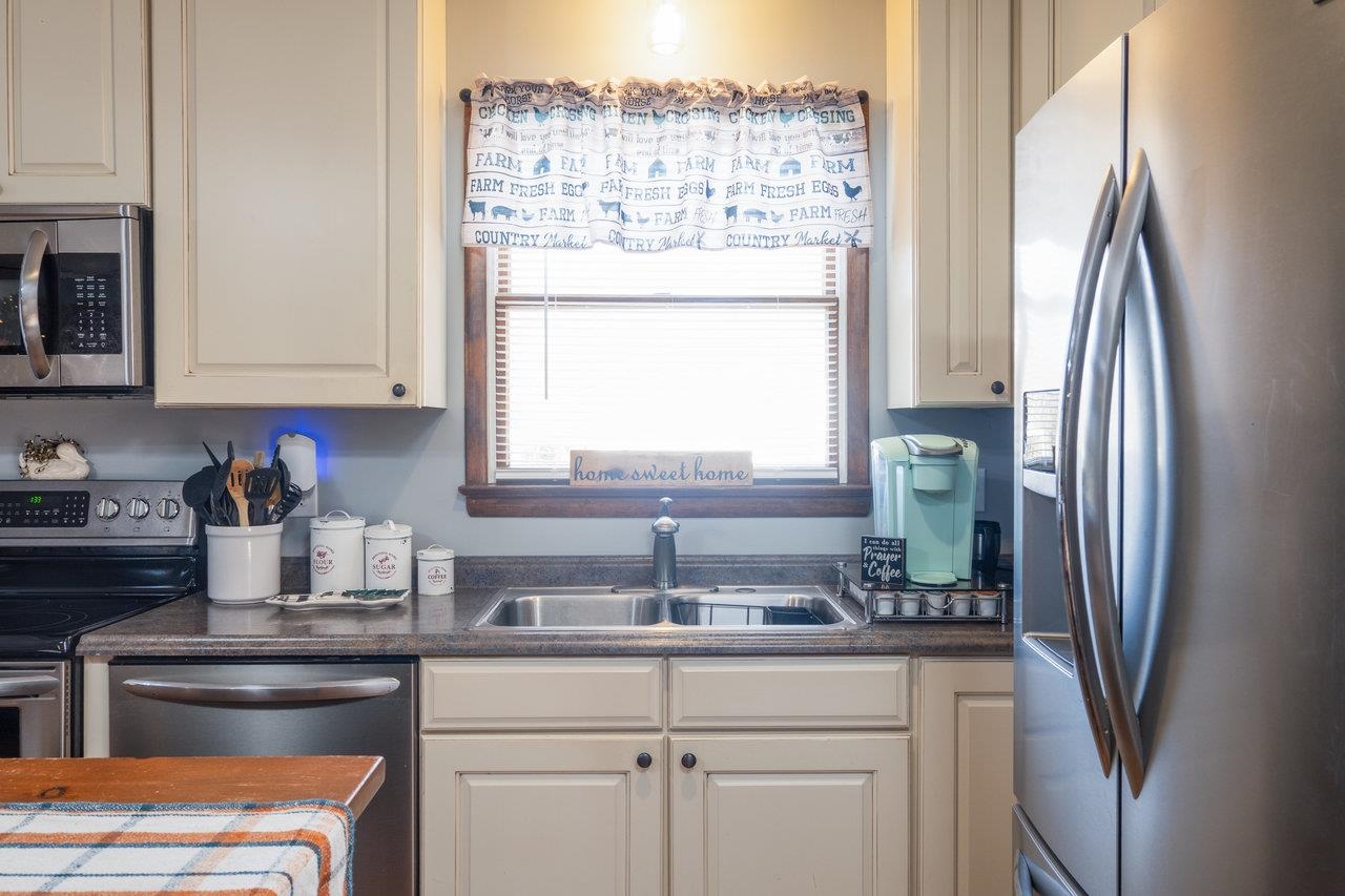 19511 HUCKLEBERRY RD, ELKTON, Virginia 22827, 4 Bedrooms Bedrooms, ,2 BathroomsBathrooms,Residential,19511 HUCKLEBERRY RD,670722 MLS # 670722 19511 HUCKLEBERRY RD, ELKTON, Virginia 22827, 4 Bedrooms Bedrooms, ,2 BathroomsBathrooms,Residential,19511 HUCKLEBERRY RD,670722 MLS # 670722