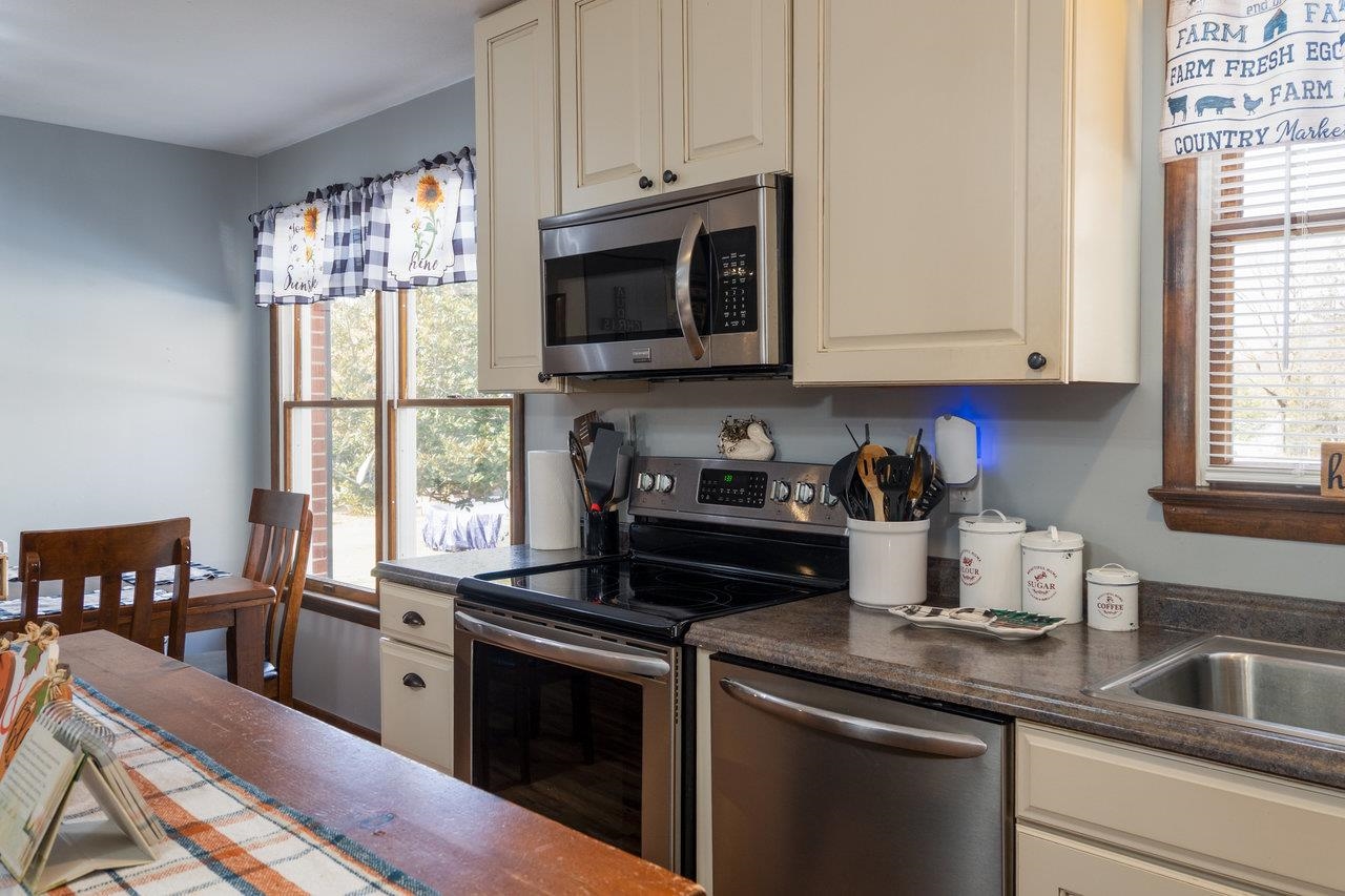 19511 HUCKLEBERRY RD, ELKTON, Virginia 22827, 4 Bedrooms Bedrooms, ,2 BathroomsBathrooms,Residential,19511 HUCKLEBERRY RD,670722 MLS # 670722 19511 HUCKLEBERRY RD, ELKTON, Virginia 22827, 4 Bedrooms Bedrooms, ,2 BathroomsBathrooms,Residential,19511 HUCKLEBERRY RD,670722 MLS # 670722