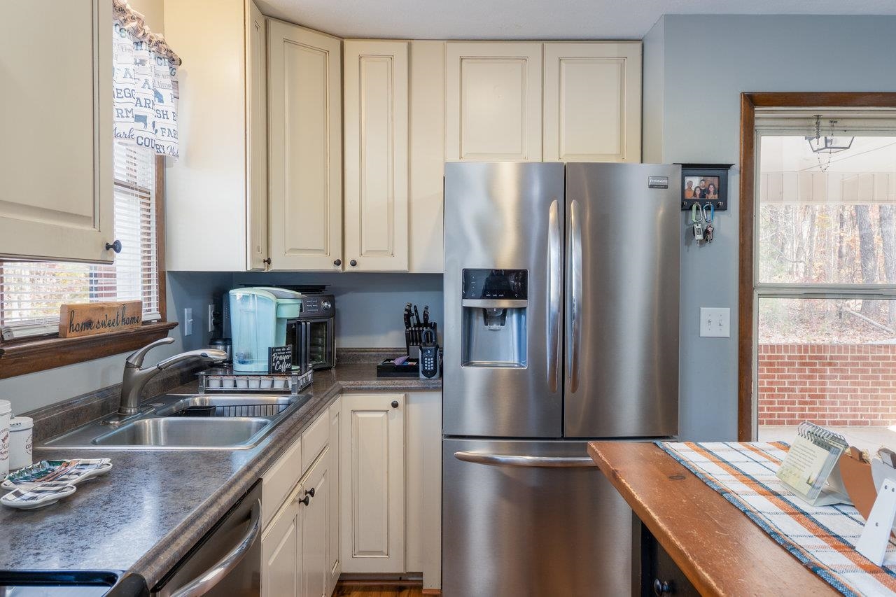 19511 HUCKLEBERRY RD, ELKTON, Virginia 22827, 4 Bedrooms Bedrooms, ,2 BathroomsBathrooms,Residential,19511 HUCKLEBERRY RD,670722 MLS # 670722 19511 HUCKLEBERRY RD, ELKTON, Virginia 22827, 4 Bedrooms Bedrooms, ,2 BathroomsBathrooms,Residential,19511 HUCKLEBERRY RD,670722 MLS # 670722