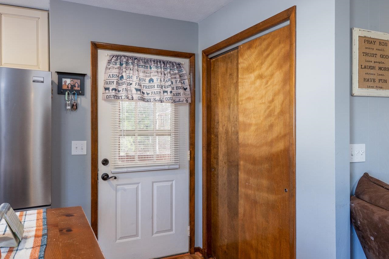 19511 HUCKLEBERRY RD, ELKTON, Virginia 22827, 4 Bedrooms Bedrooms, ,2 BathroomsBathrooms,Residential,19511 HUCKLEBERRY RD,670722 MLS # 670722 19511 HUCKLEBERRY RD, ELKTON, Virginia 22827, 4 Bedrooms Bedrooms, ,2 BathroomsBathrooms,Residential,19511 HUCKLEBERRY RD,670722 MLS # 670722