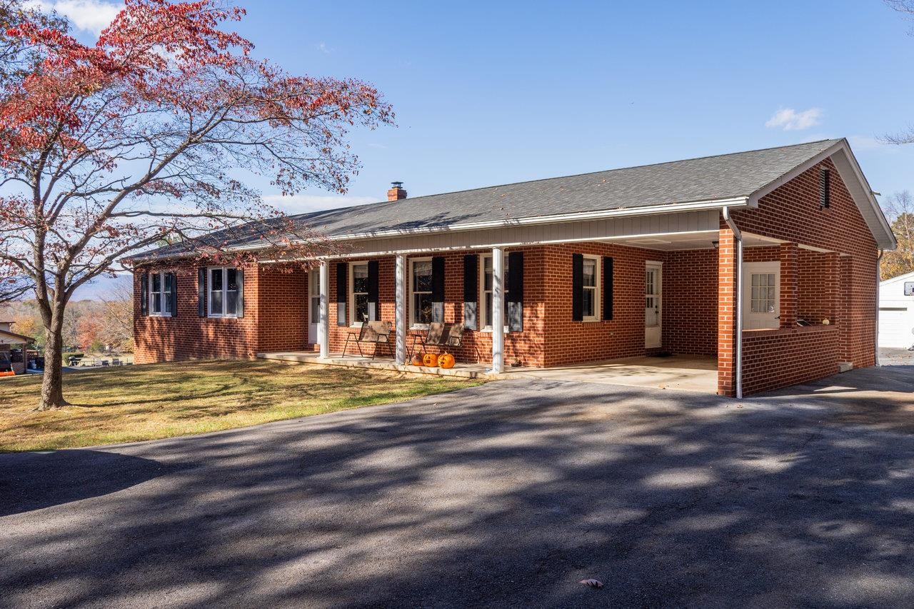 19511 HUCKLEBERRY RD, ELKTON, Virginia 22827, 4 Bedrooms Bedrooms, ,2 BathroomsBathrooms,Residential,19511 HUCKLEBERRY RD,670722 MLS # 670722 19511 HUCKLEBERRY RD, ELKTON, Virginia 22827, 4 Bedrooms Bedrooms, ,2 BathroomsBathrooms,Residential,19511 HUCKLEBERRY RD,670722 MLS # 670722