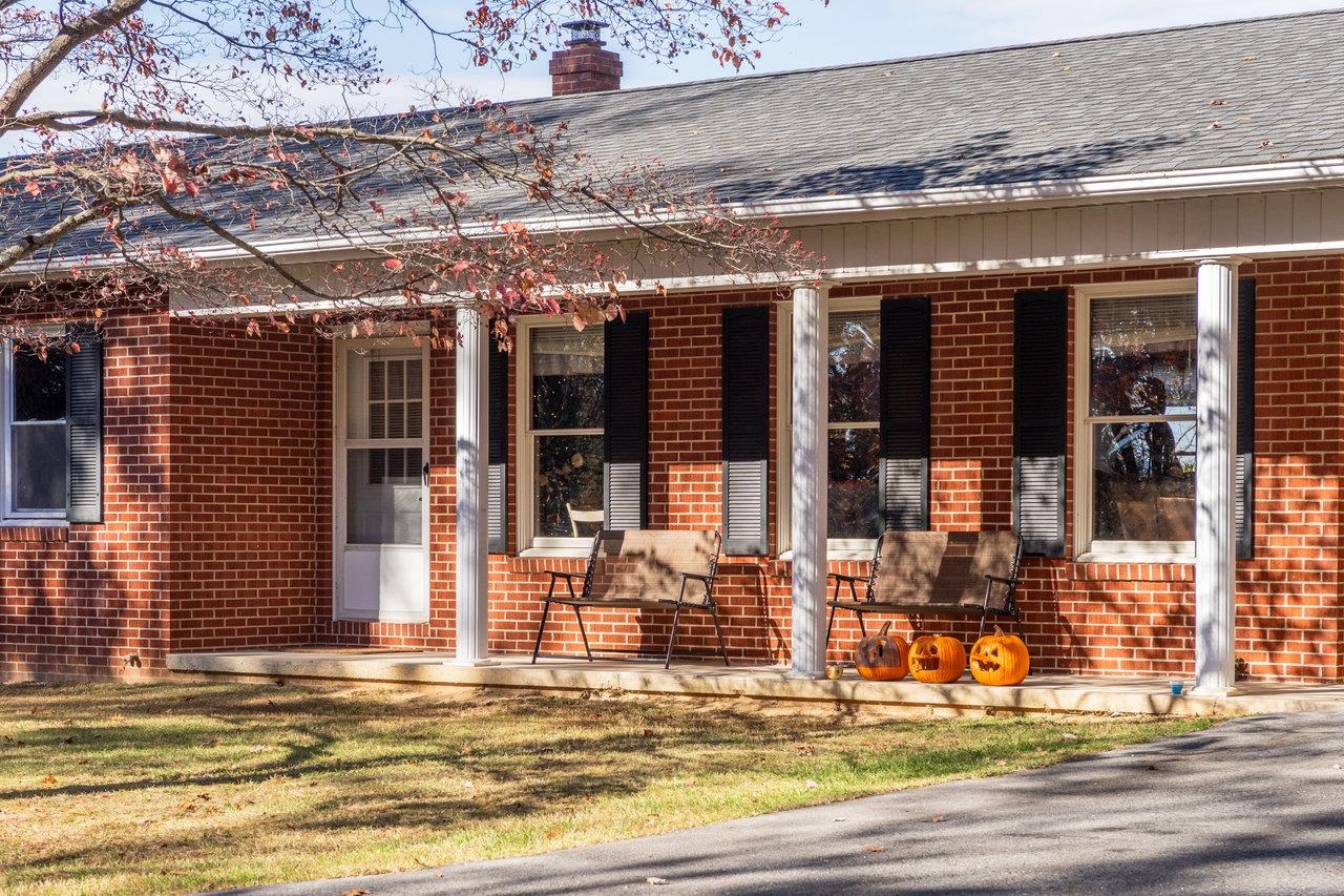 19511 HUCKLEBERRY RD, ELKTON, Virginia 22827, 4 Bedrooms Bedrooms, ,2 BathroomsBathrooms,Residential,19511 HUCKLEBERRY RD,670722 MLS # 670722 19511 HUCKLEBERRY RD, ELKTON, Virginia 22827, 4 Bedrooms Bedrooms, ,2 BathroomsBathrooms,Residential,19511 HUCKLEBERRY RD,670722 MLS # 670722