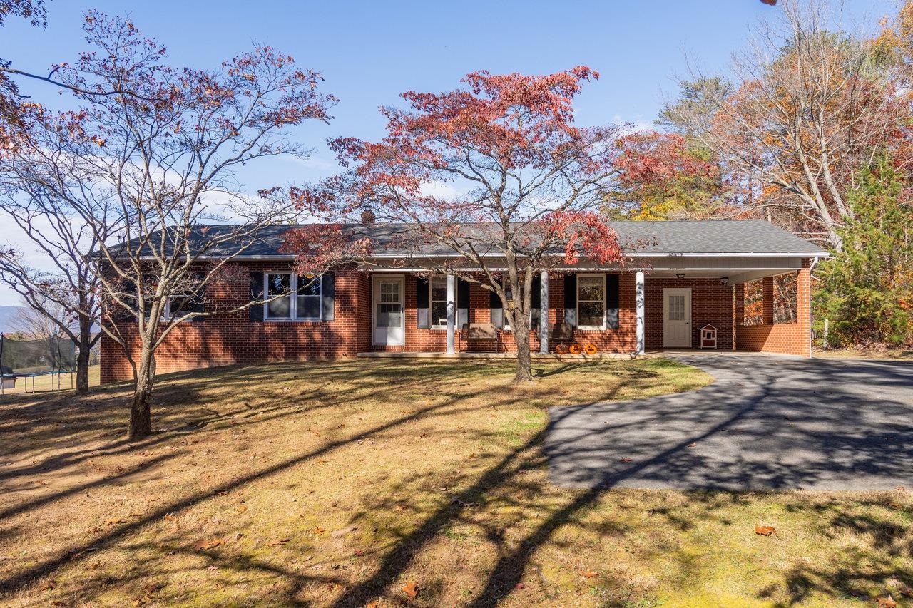 19511 HUCKLEBERRY RD, ELKTON, Virginia 22827, 4 Bedrooms Bedrooms, ,2 BathroomsBathrooms,Residential,19511 HUCKLEBERRY RD,670722 MLS # 670722 19511 HUCKLEBERRY RD, ELKTON, Virginia 22827, 4 Bedrooms Bedrooms, ,2 BathroomsBathrooms,Residential,19511 HUCKLEBERRY RD,670722 MLS # 670722