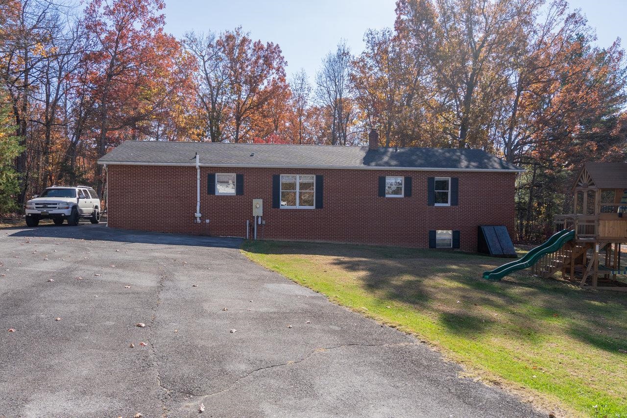 19511 HUCKLEBERRY RD, ELKTON, Virginia 22827, 4 Bedrooms Bedrooms, ,2 BathroomsBathrooms,Residential,19511 HUCKLEBERRY RD,670722 MLS # 670722 19511 HUCKLEBERRY RD, ELKTON, Virginia 22827, 4 Bedrooms Bedrooms, ,2 BathroomsBathrooms,Residential,19511 HUCKLEBERRY RD,670722 MLS # 670722